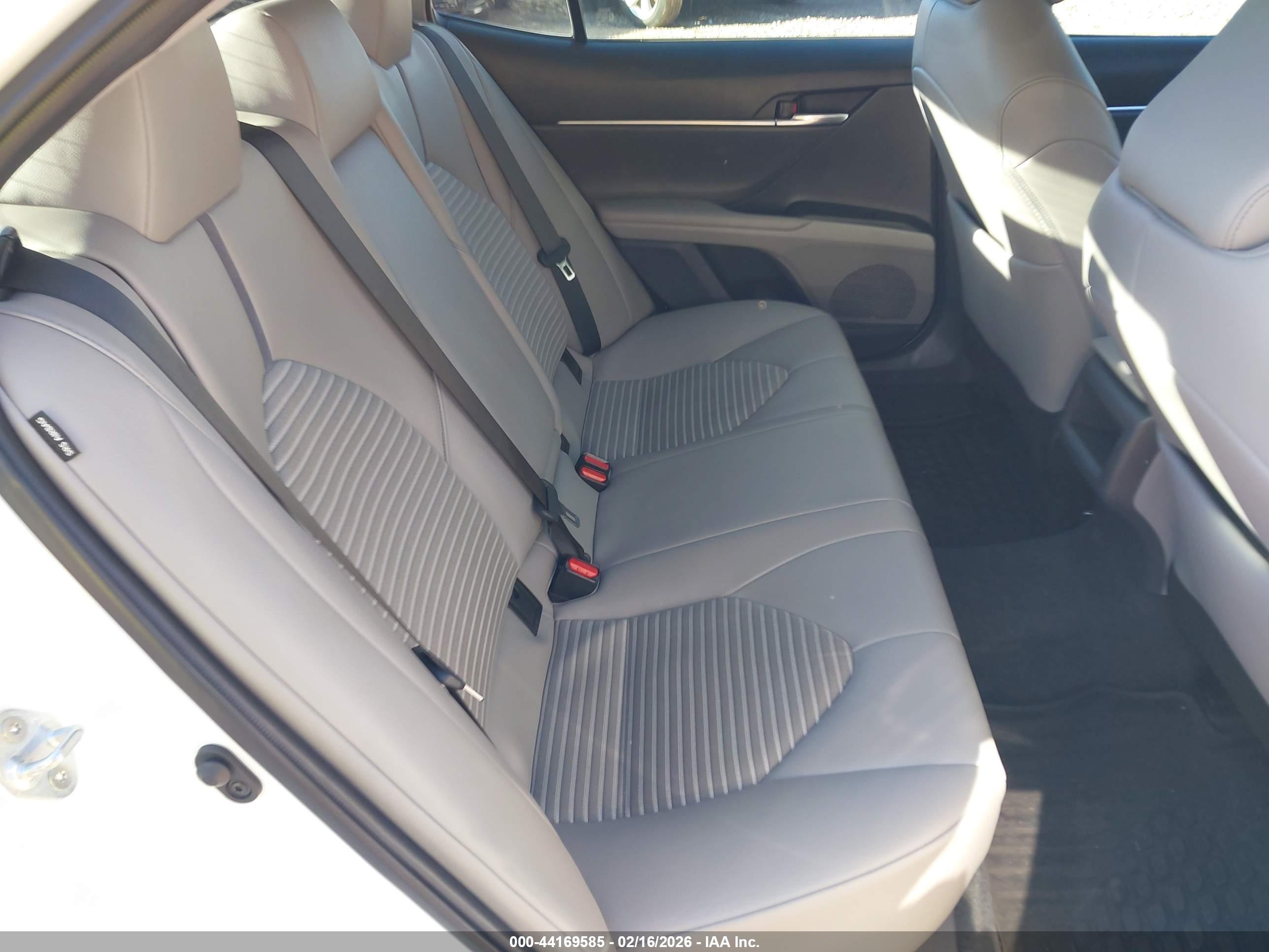 TOYOTA CAMRY image 8