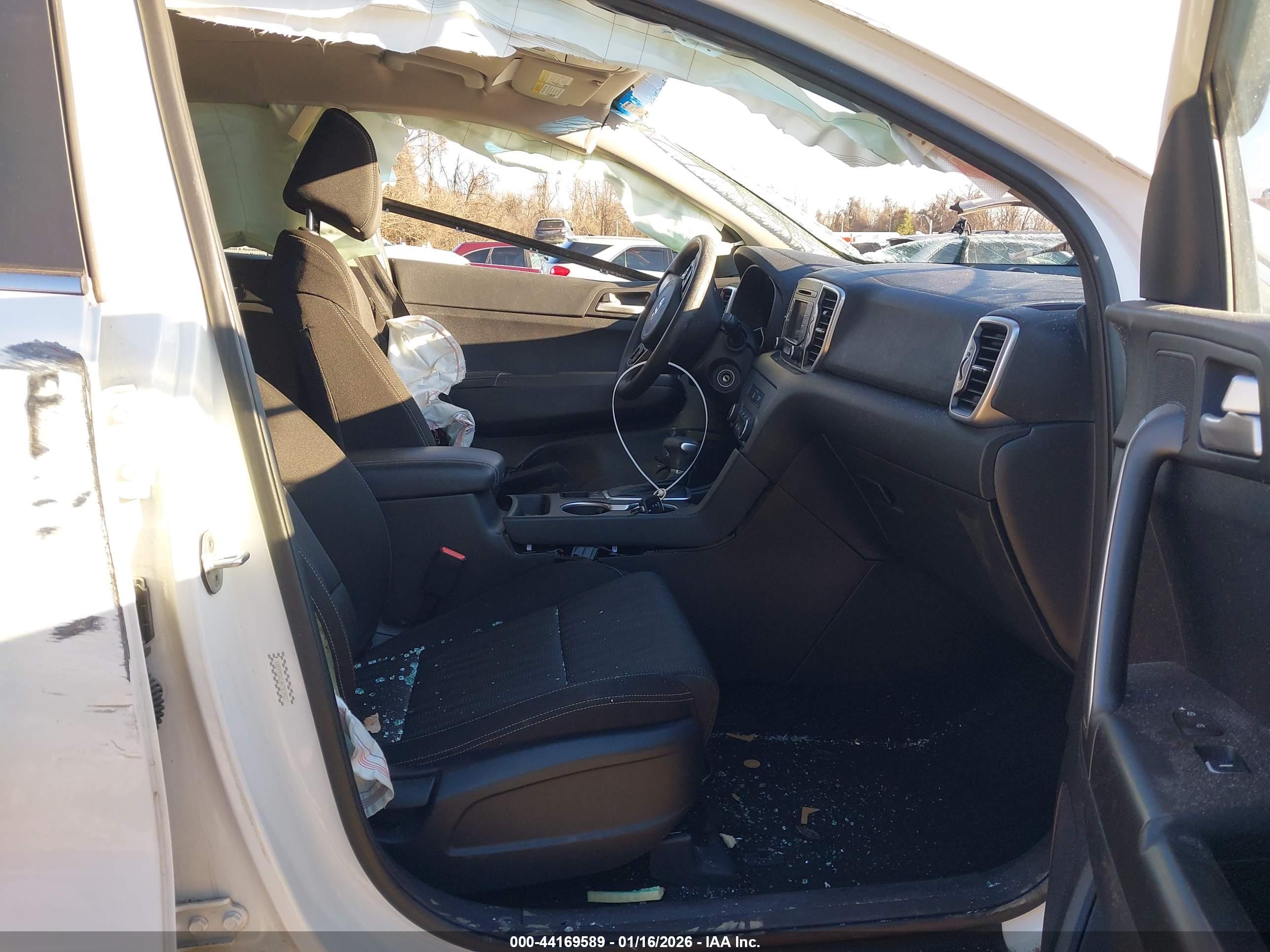 KIA SPORTAGE image 5