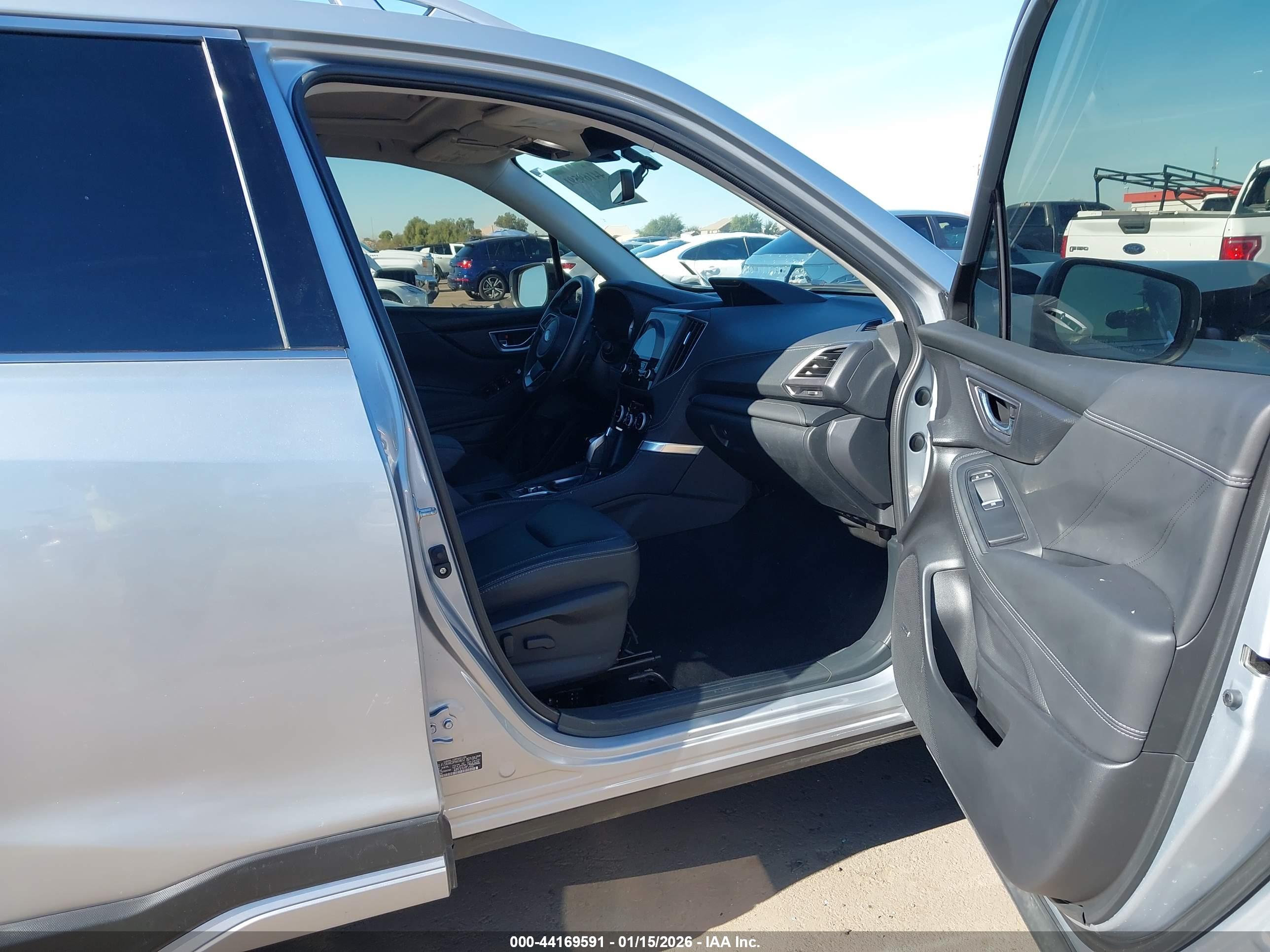 SUBARU FORESTER image 5