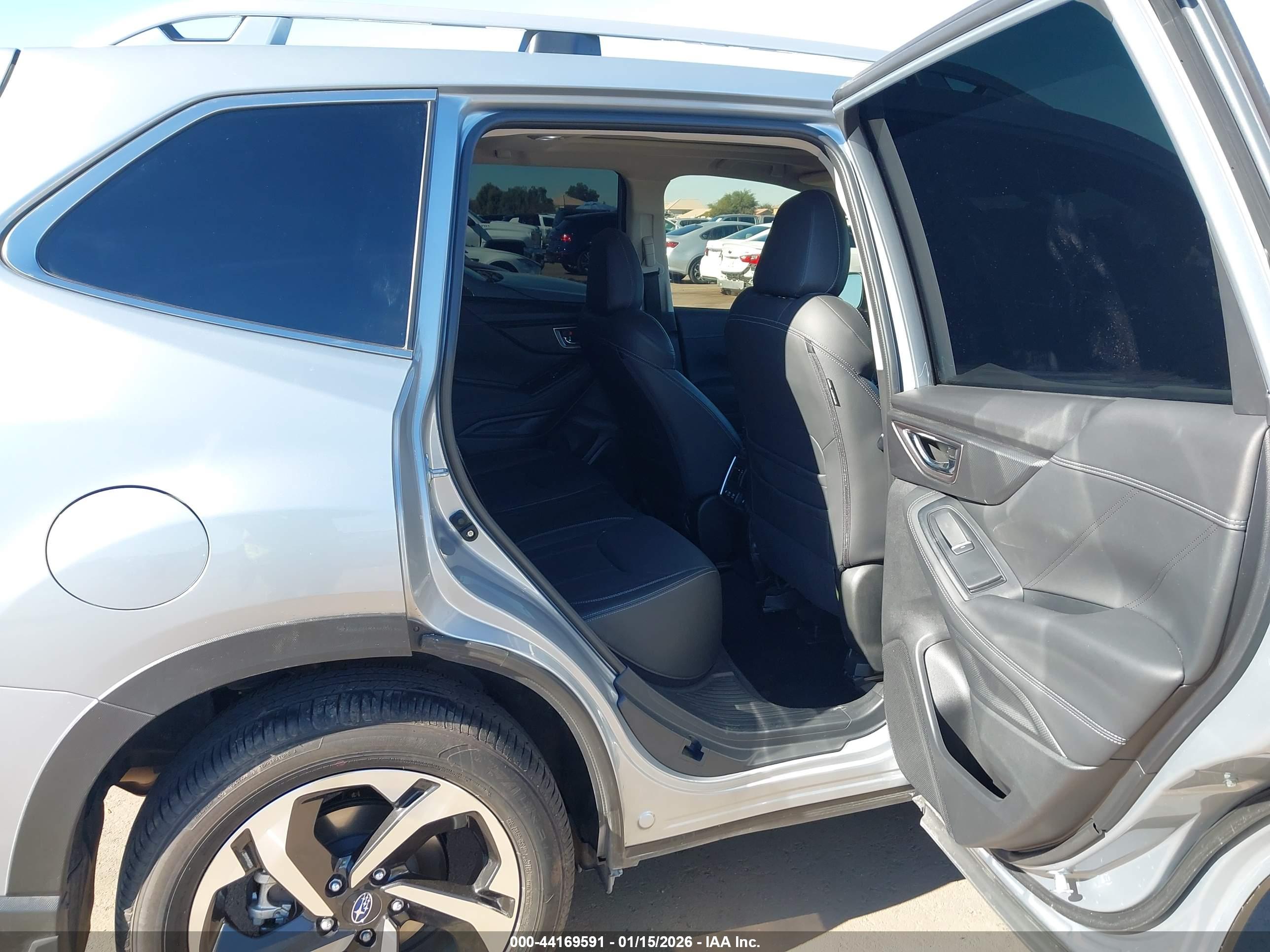 SUBARU FORESTER image 8