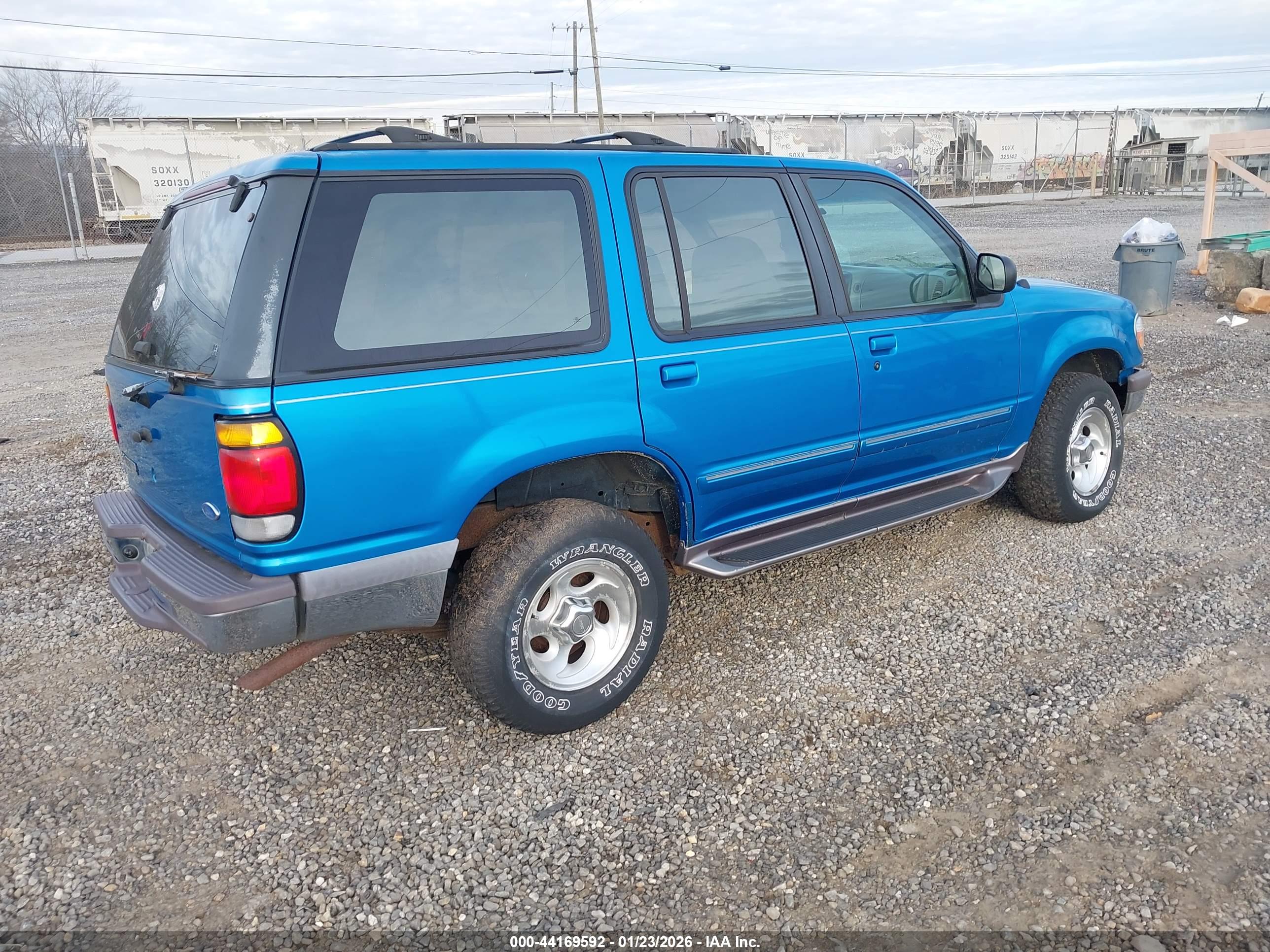 FORD EXPLORER image 4