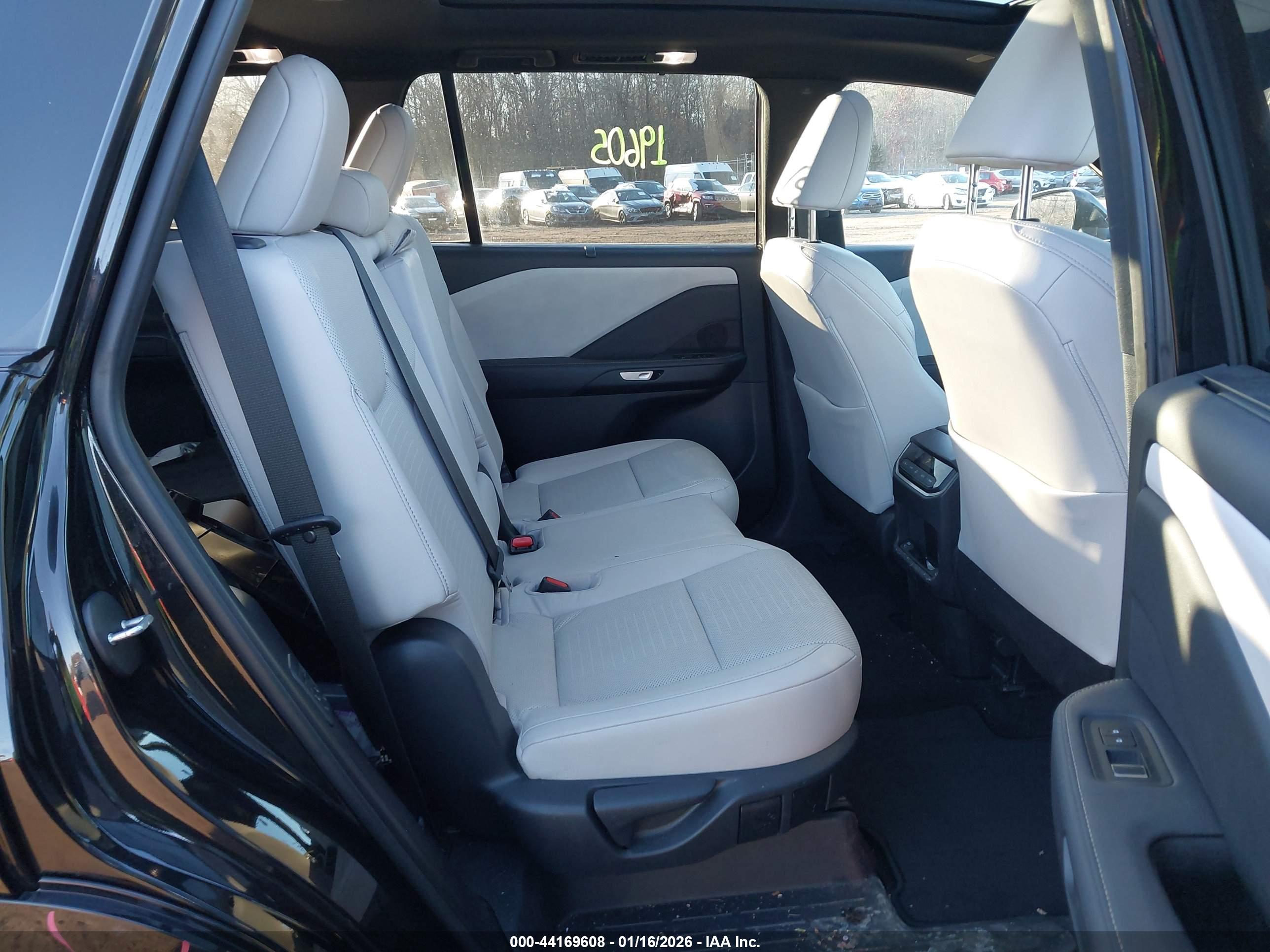 LEXUS TX image 8