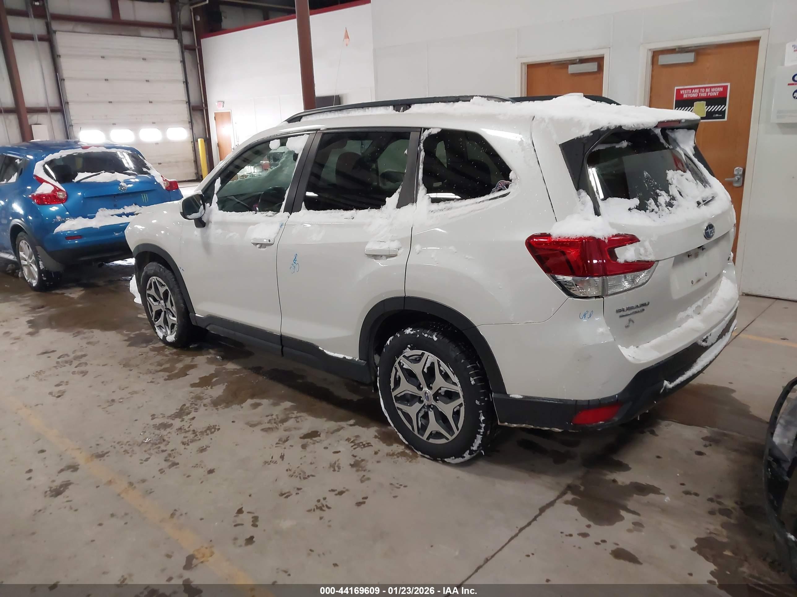 SUBARU FORESTER image 3