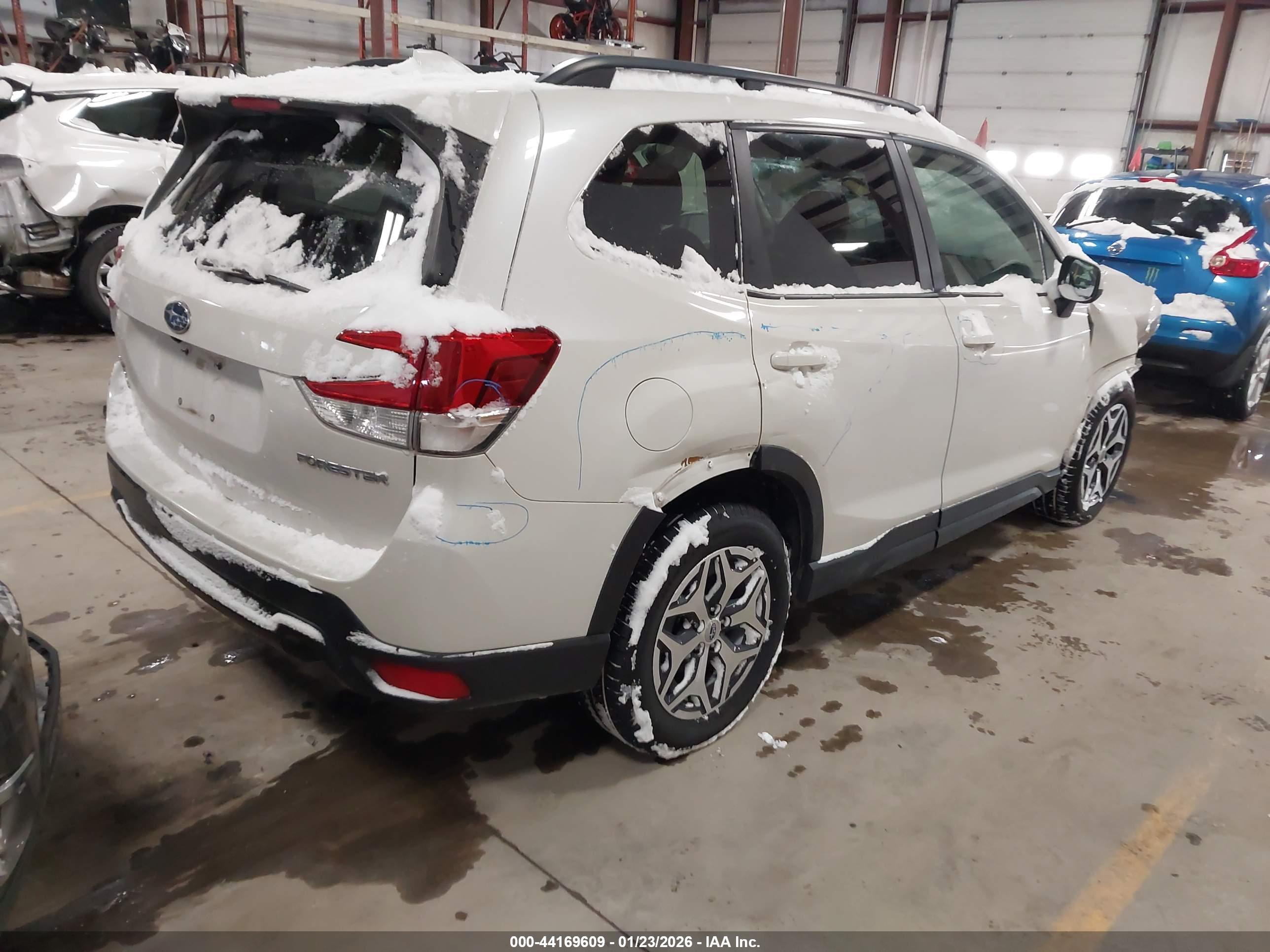 SUBARU FORESTER image 4