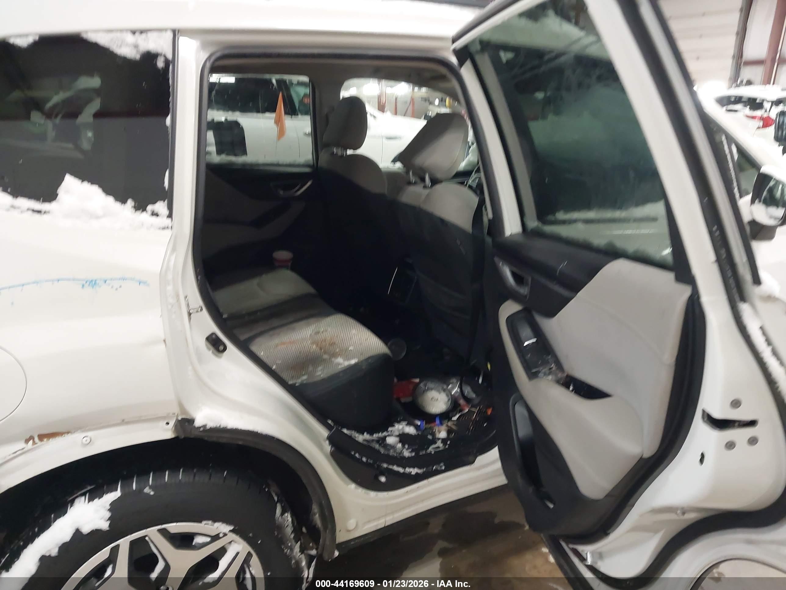 SUBARU FORESTER image 8