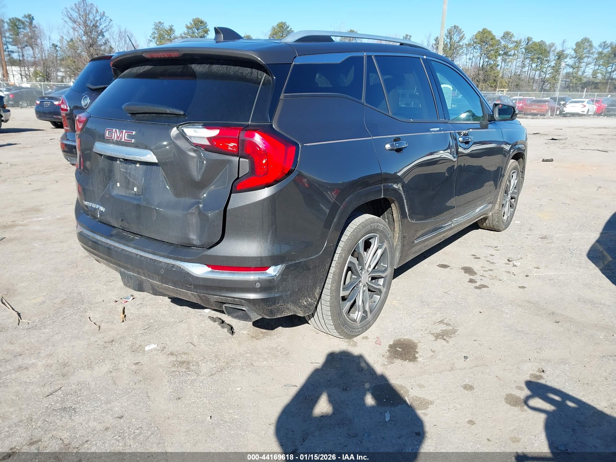 GMC TERRAIN image 4