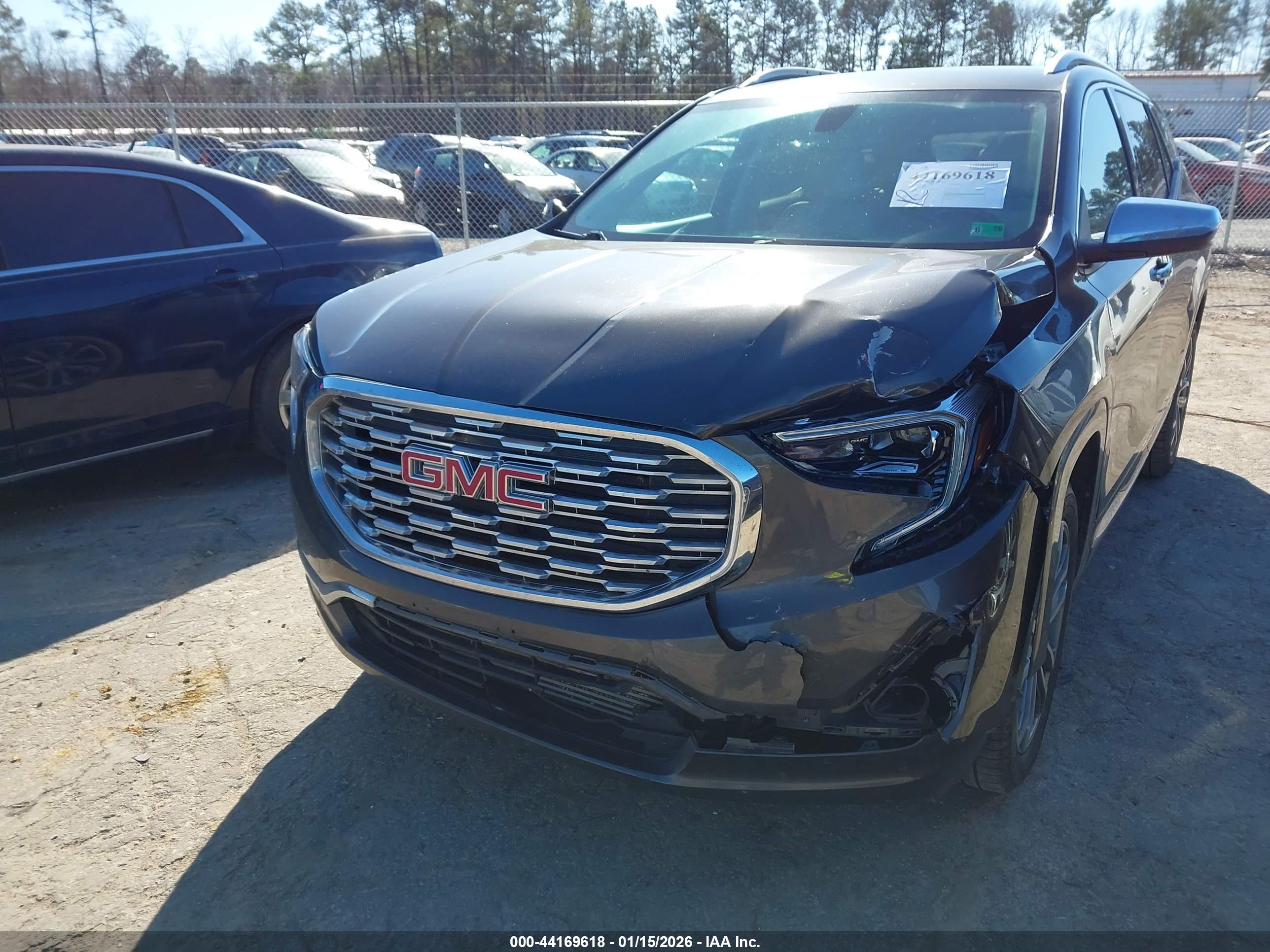 GMC TERRAIN image 6