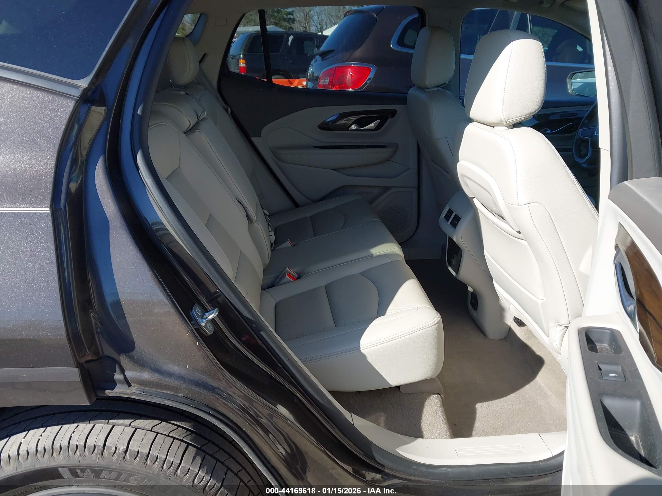 GMC TERRAIN image 8