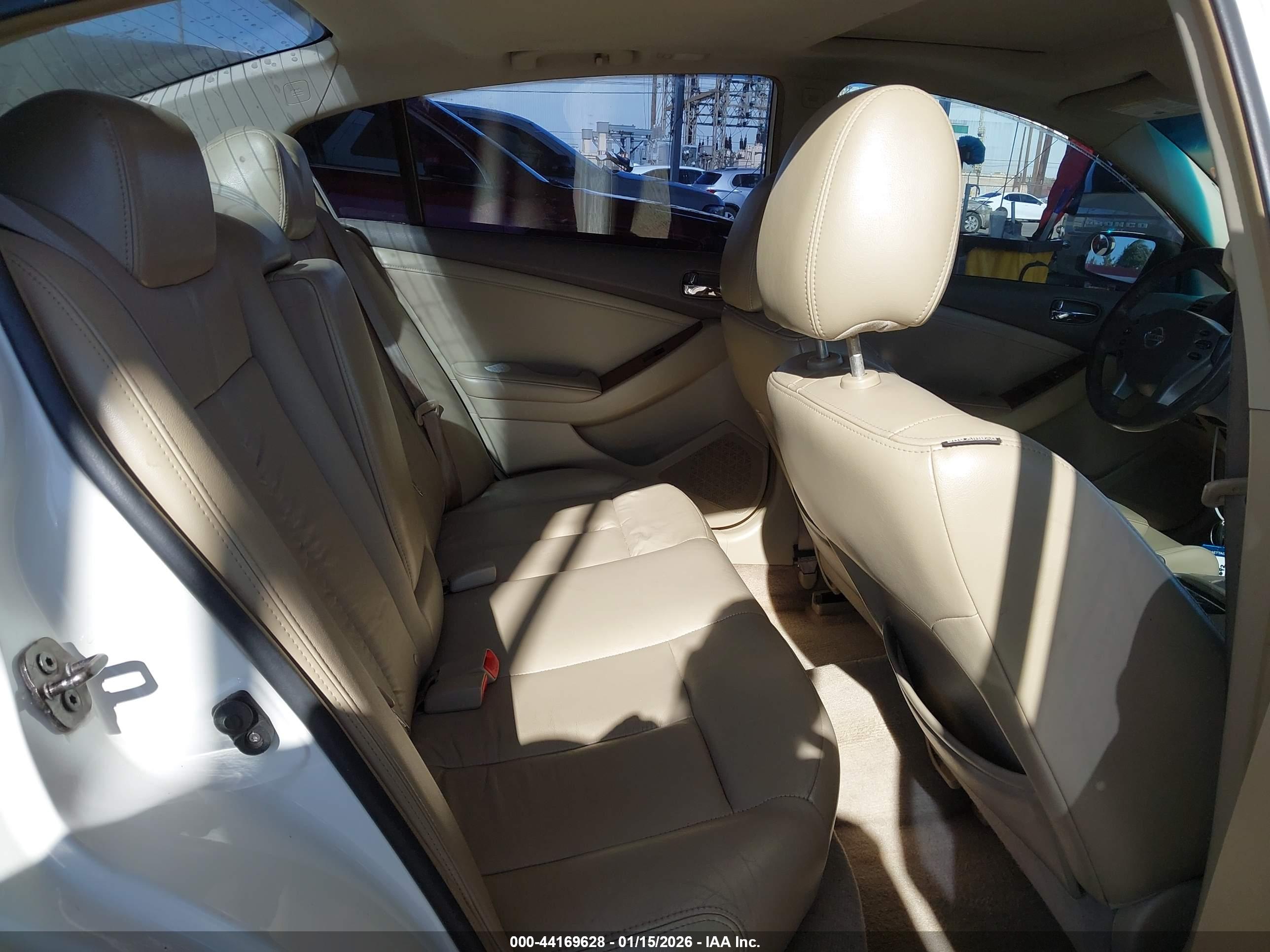 NISSAN ALTIMA image 8