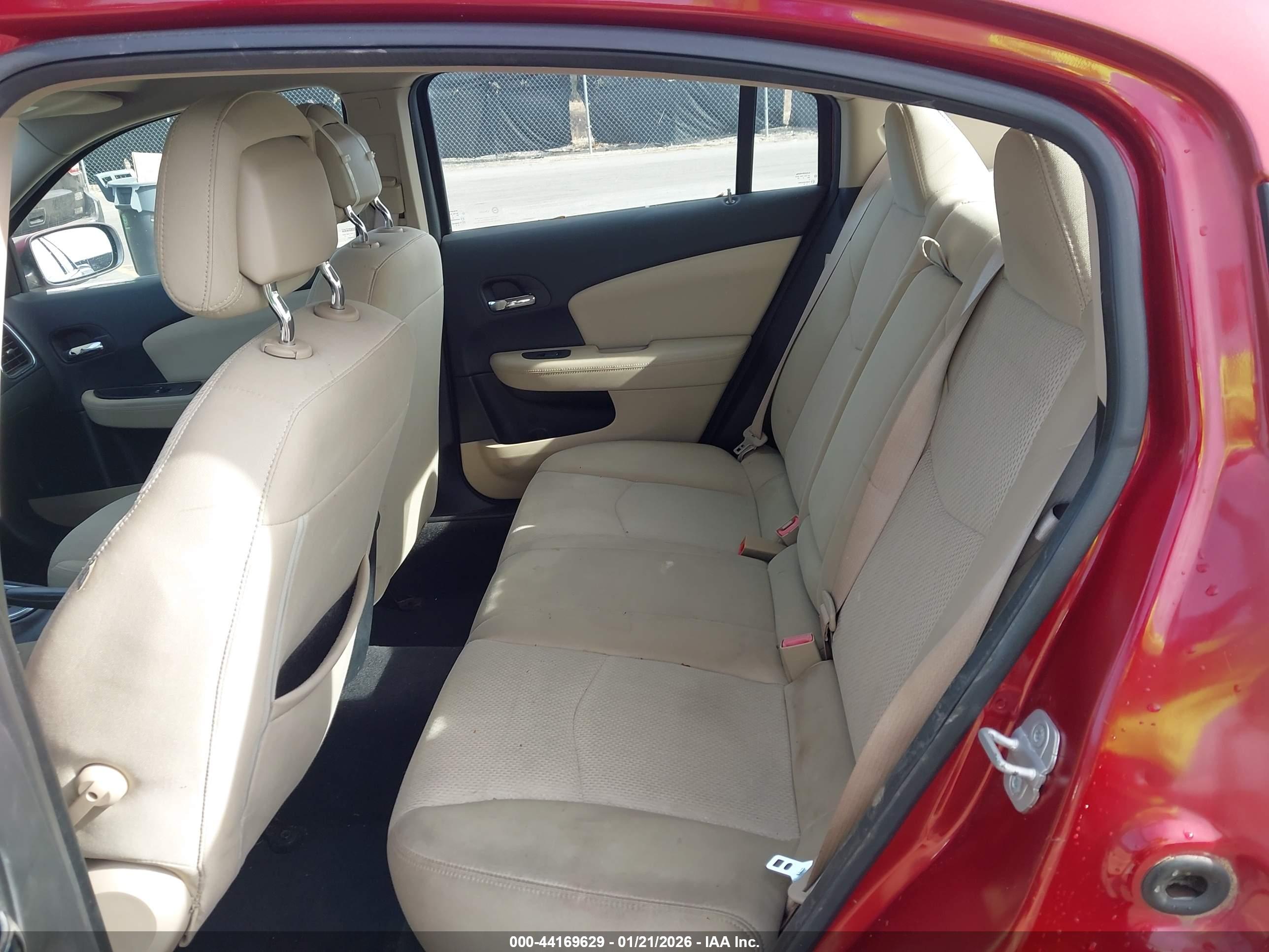 CHRYSLER 200 image 8