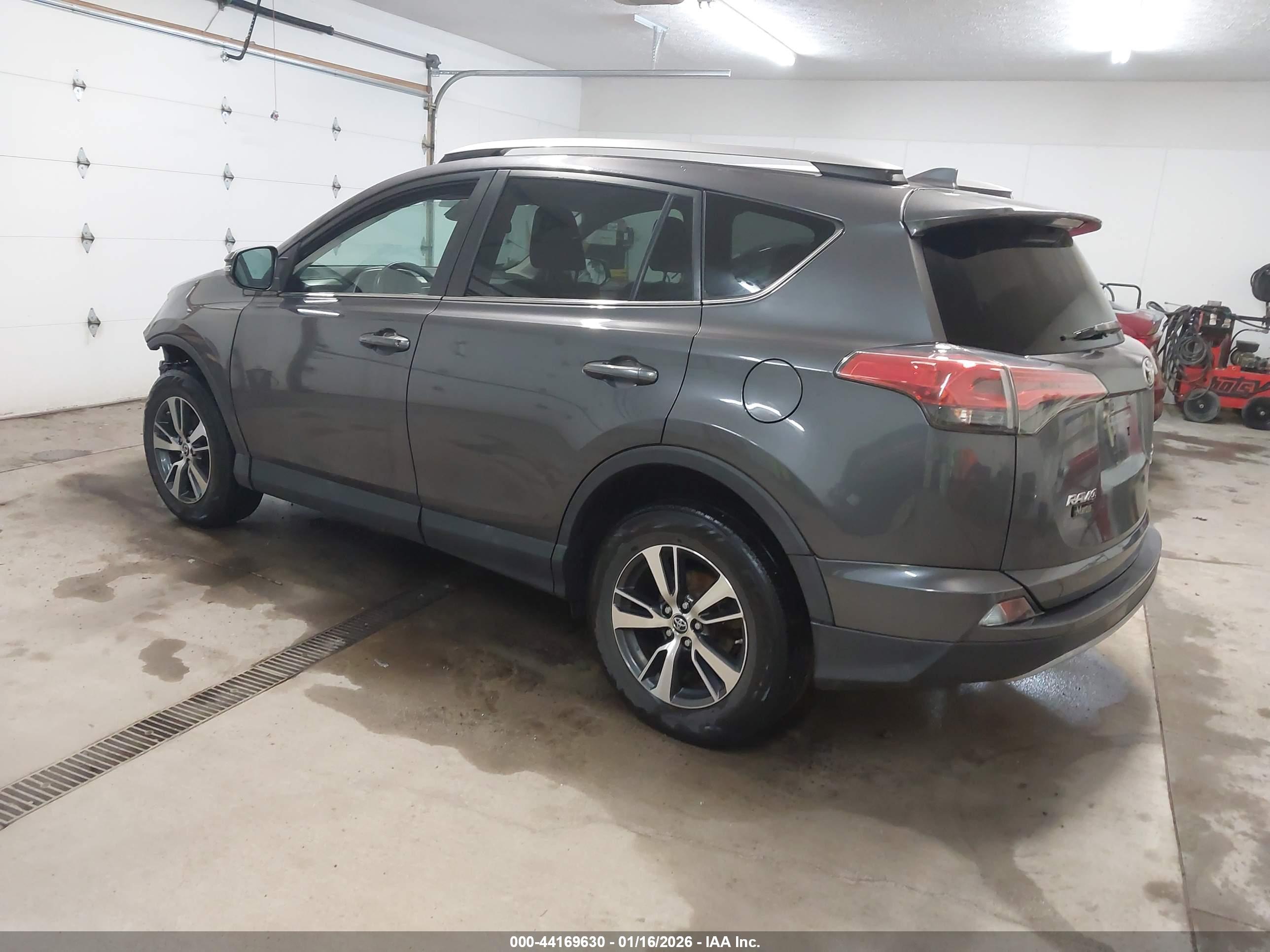 TOYOTA RAV4 image 3