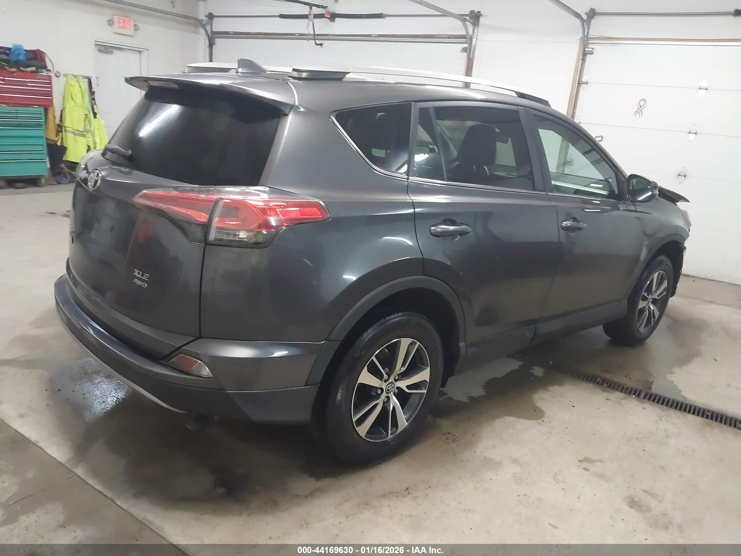 TOYOTA RAV4 image 4