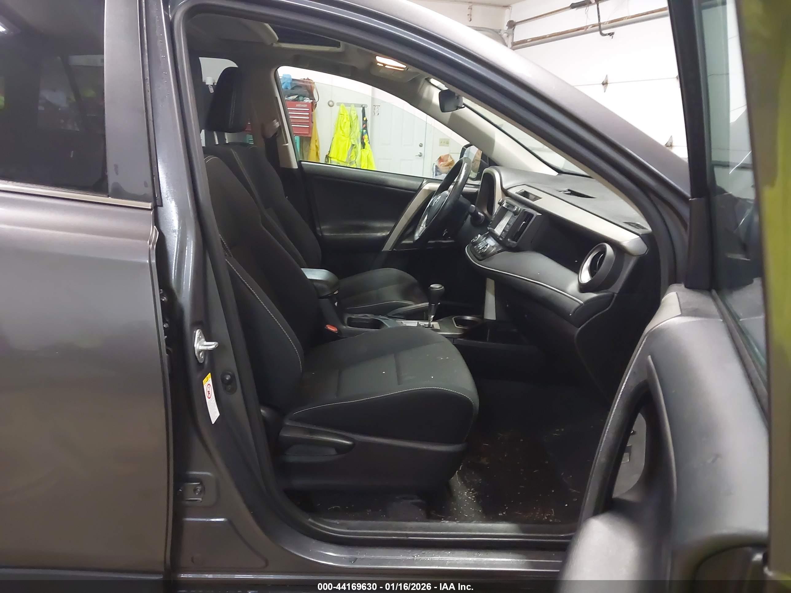 TOYOTA RAV4 image 5