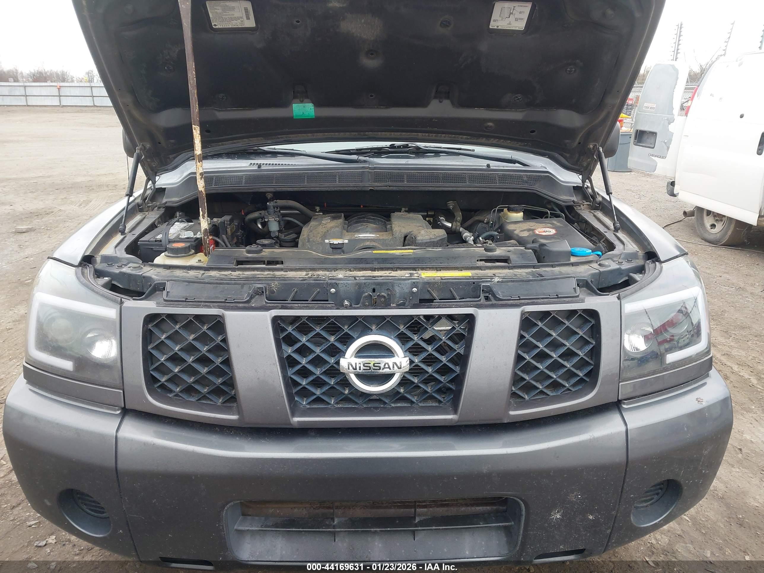 NISSAN TITAN image 10