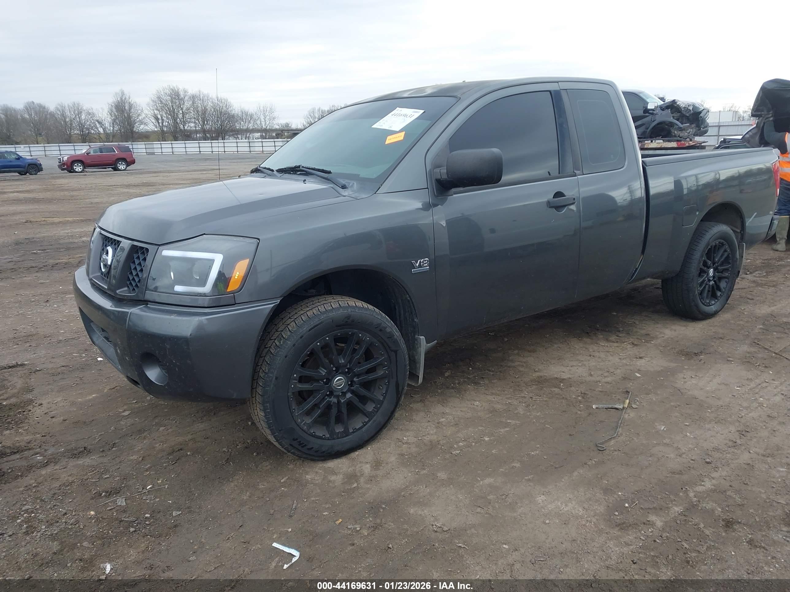 NISSAN TITAN image 2