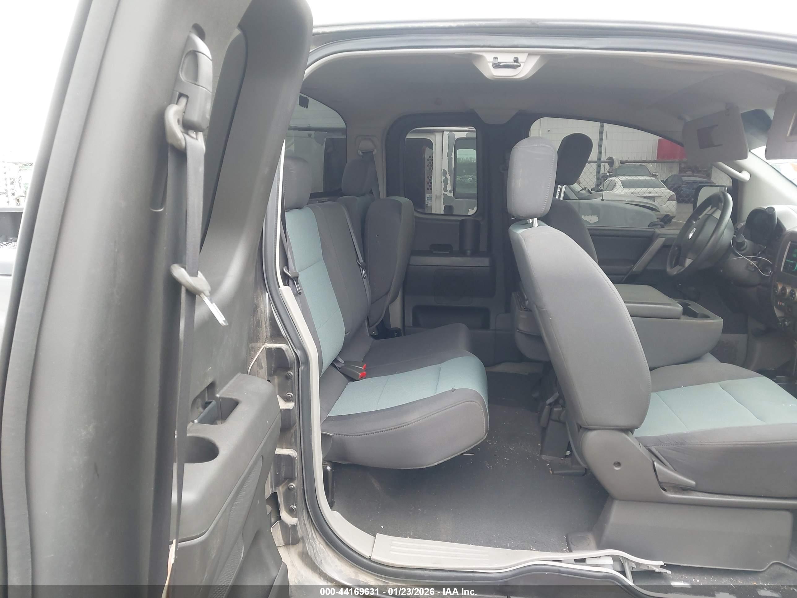 NISSAN TITAN image 8