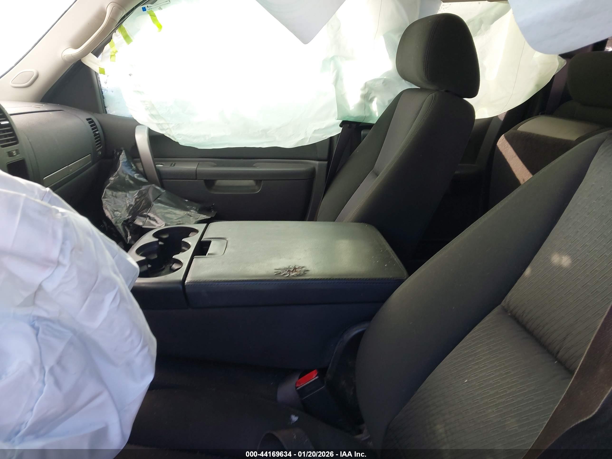 CHEVROLET SILVERADO image 5