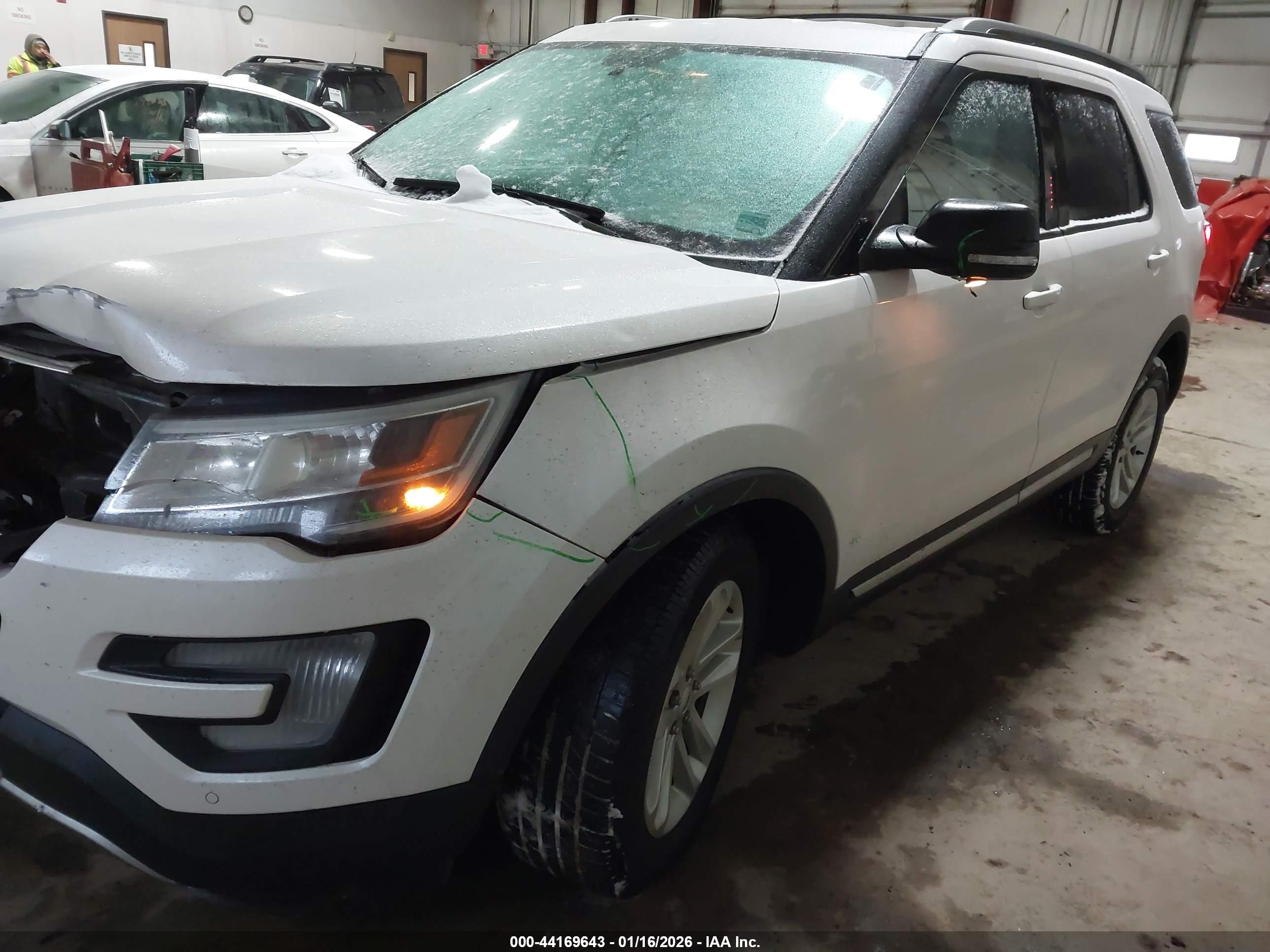FORD EXPLORER image 2