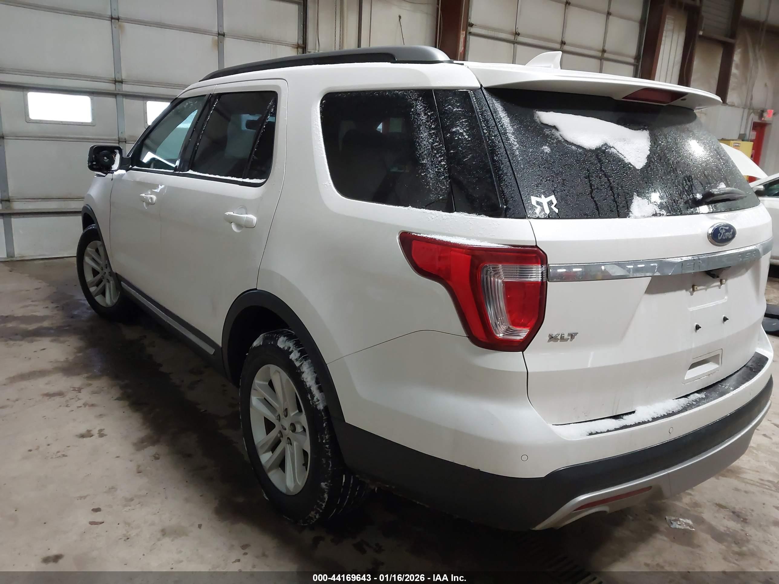 FORD EXPLORER image 3