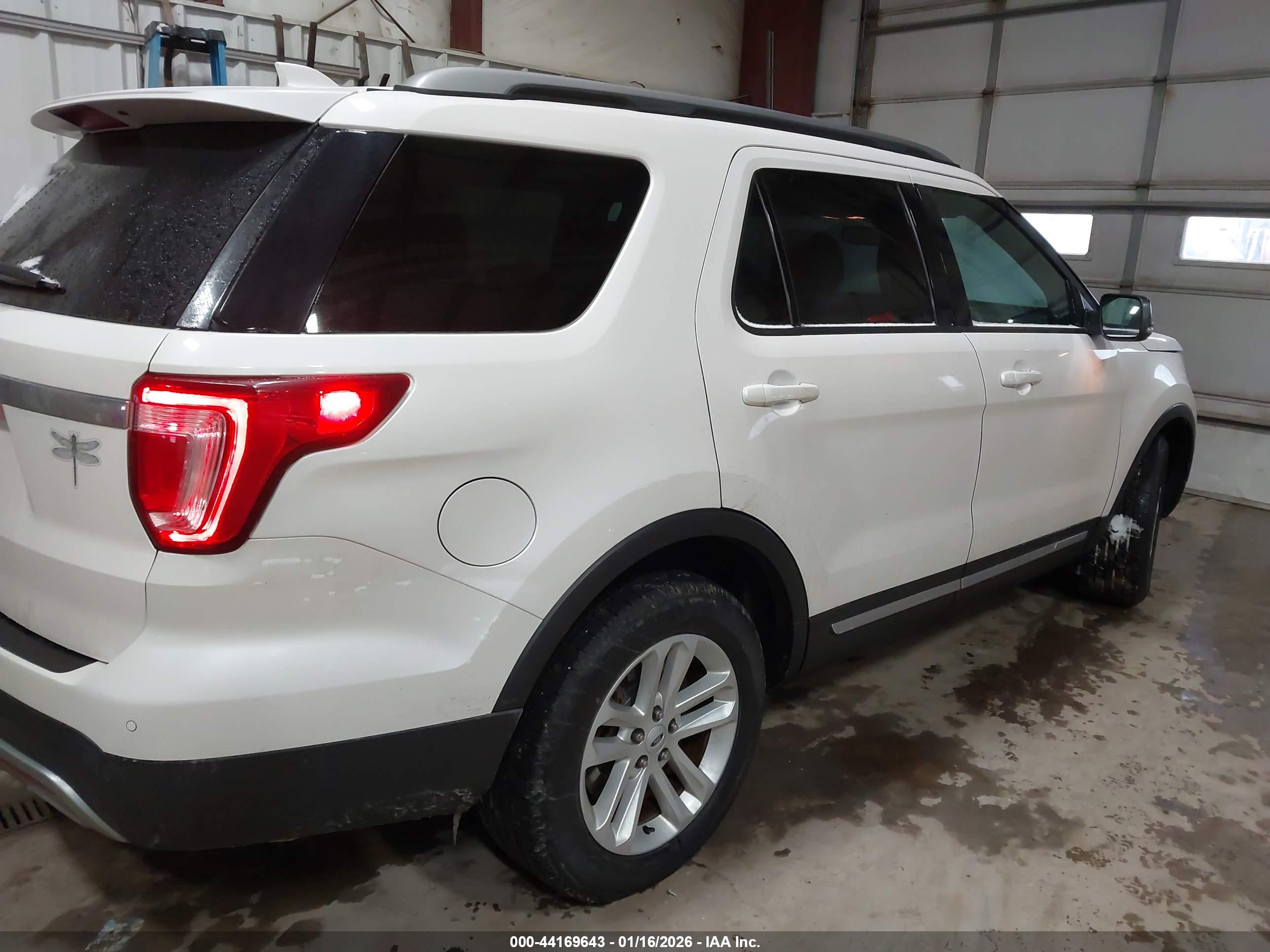 FORD EXPLORER image 4