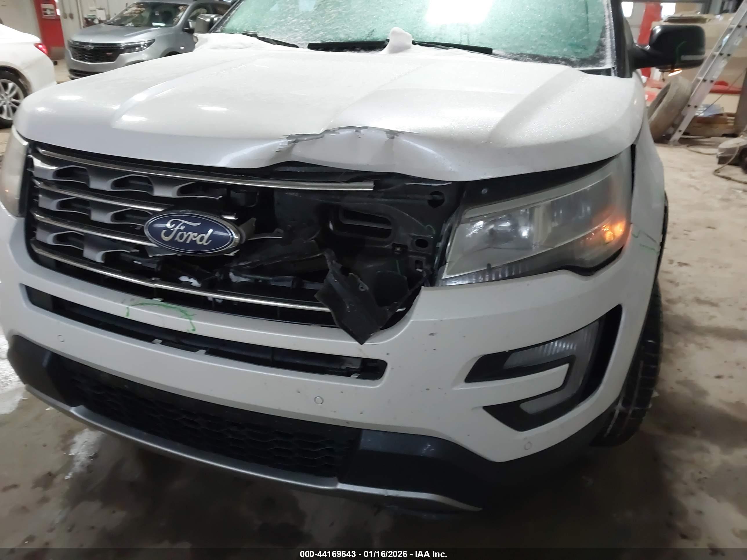 FORD EXPLORER image 6