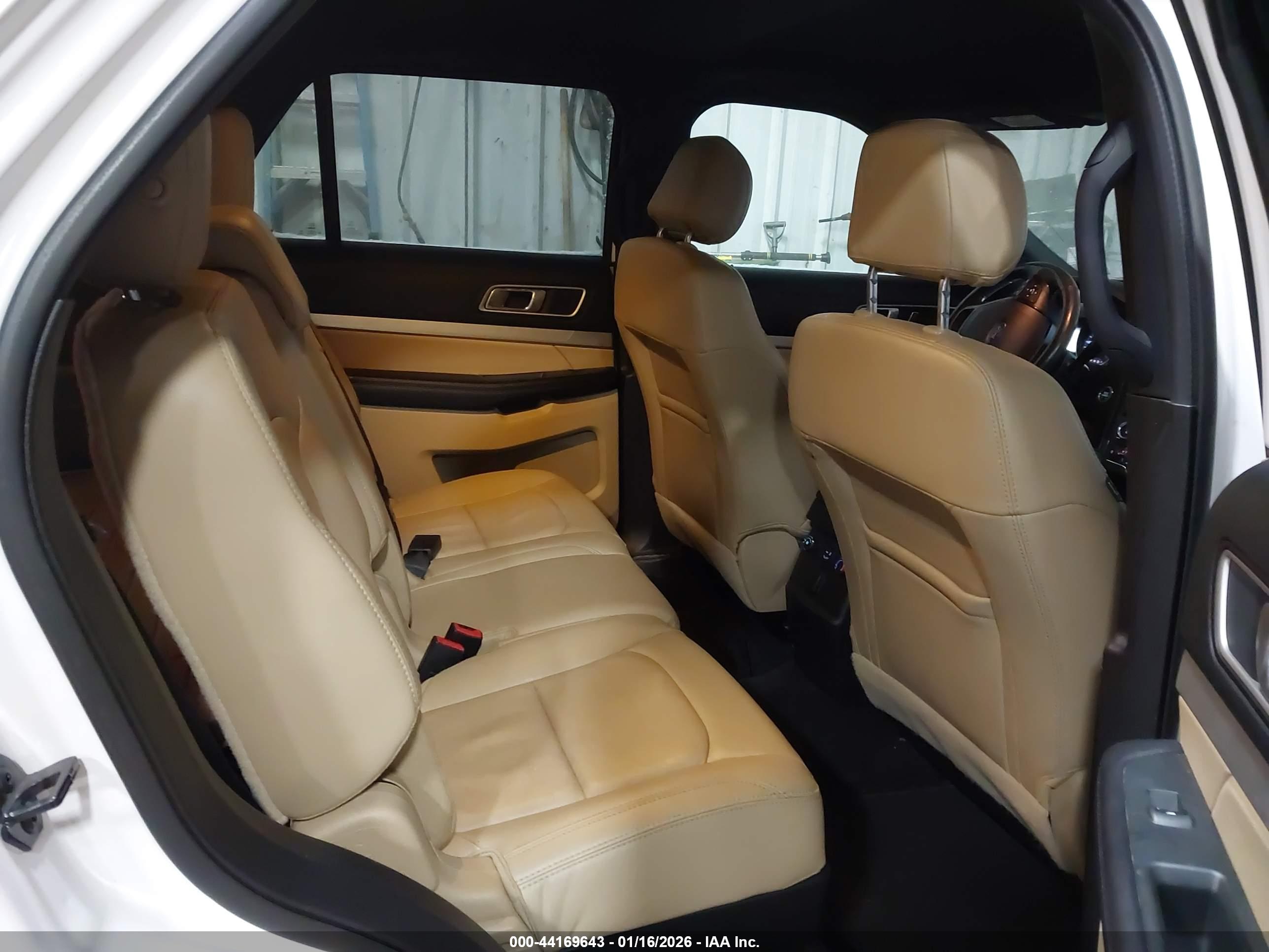FORD EXPLORER image 8