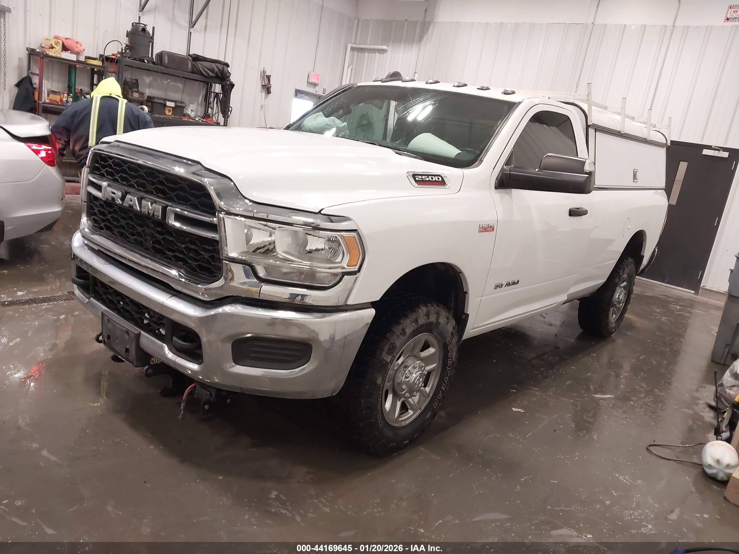 RAM 2500 image 2