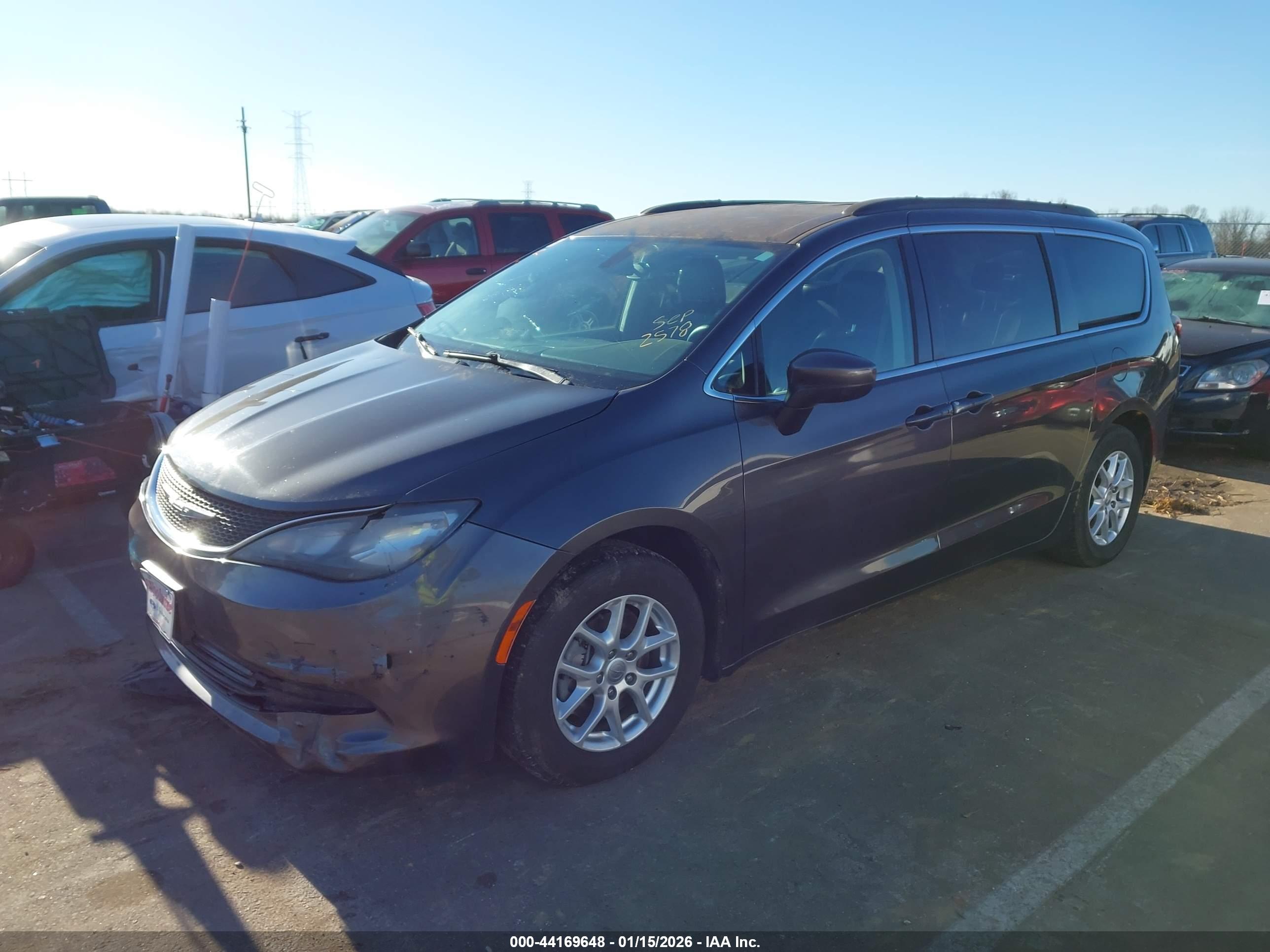 CHRYSLER VOYAGER image 2