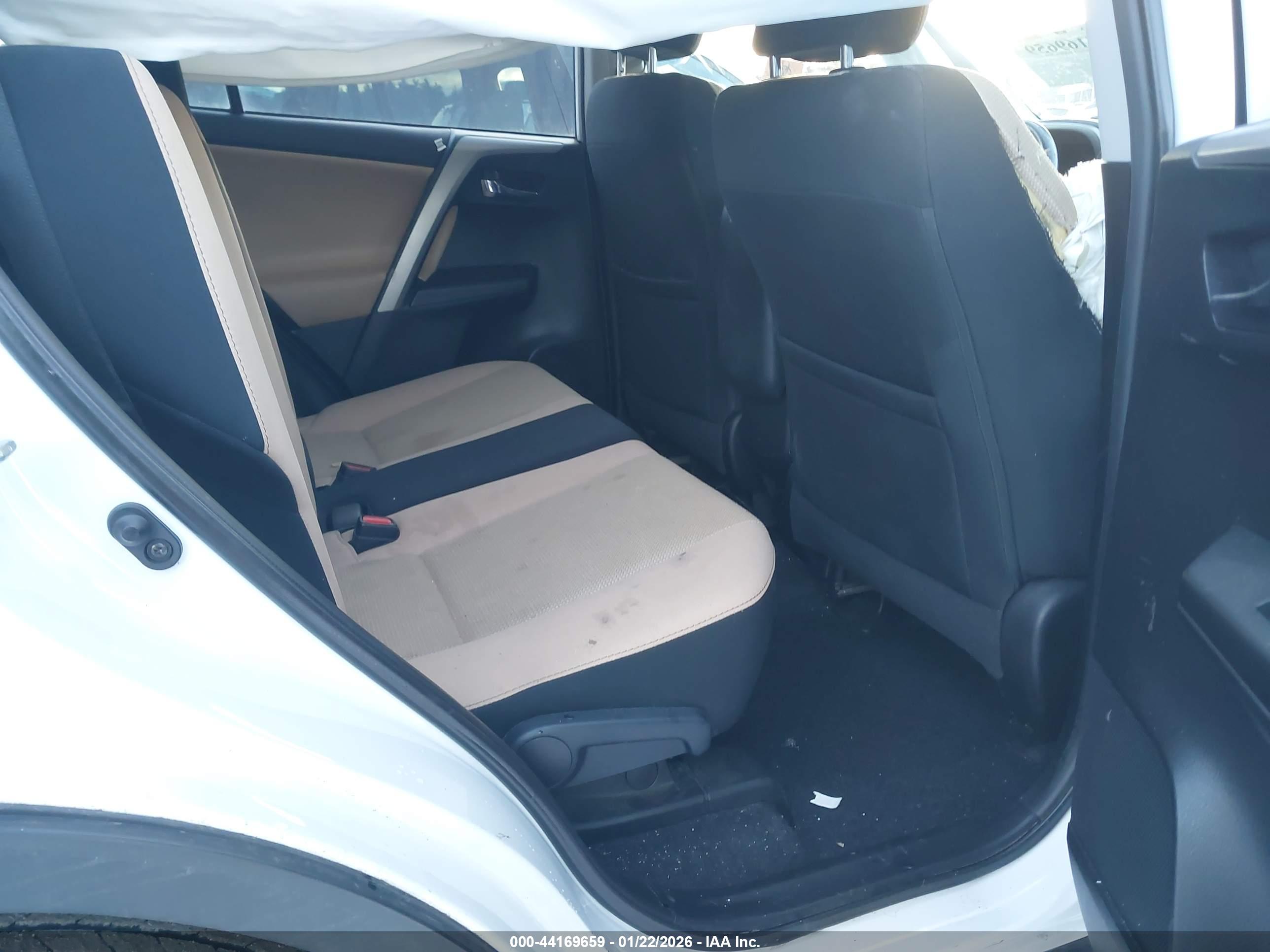 TOYOTA RAV4 image 8