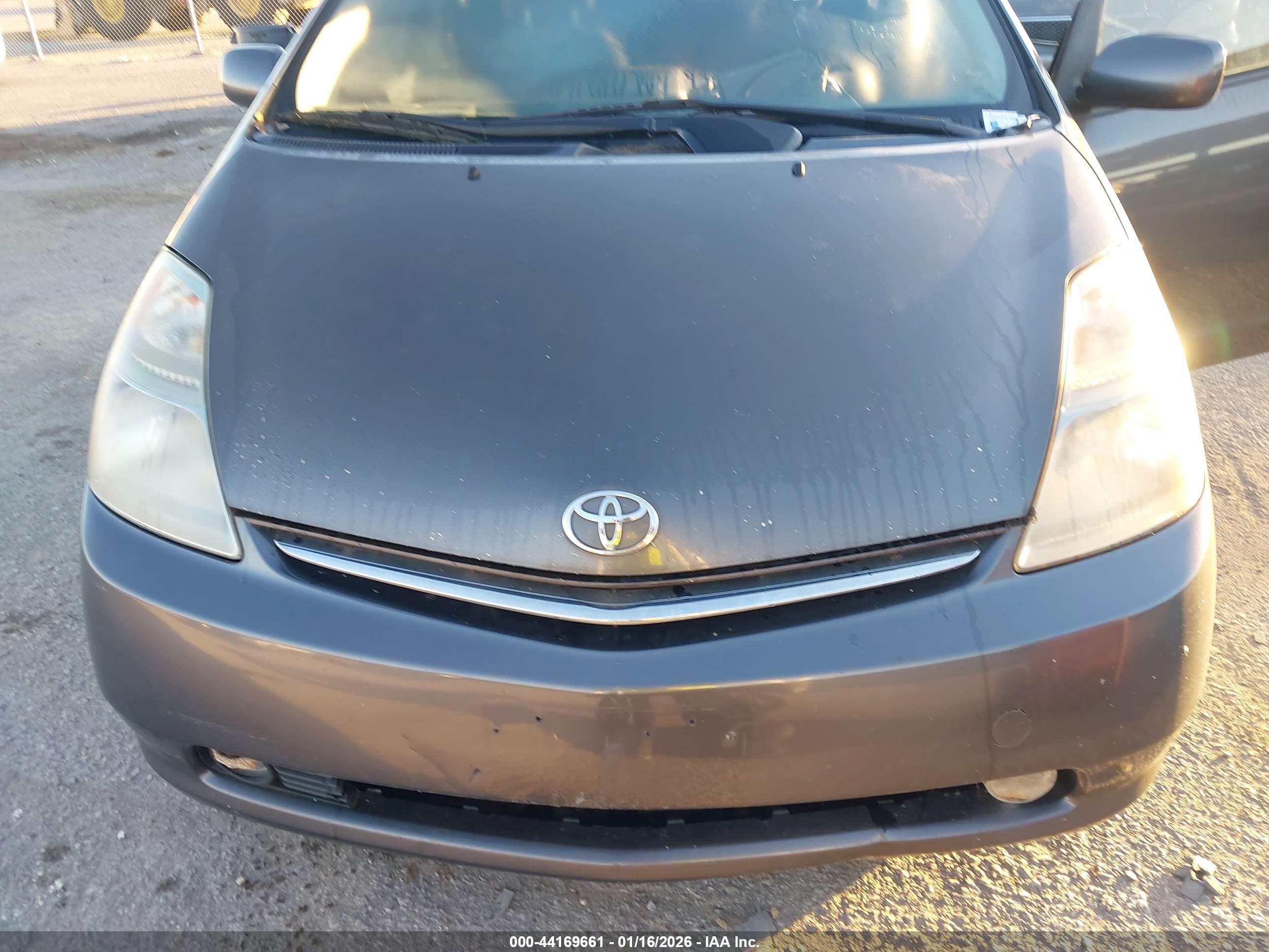 TOYOTA PRIUS image 6