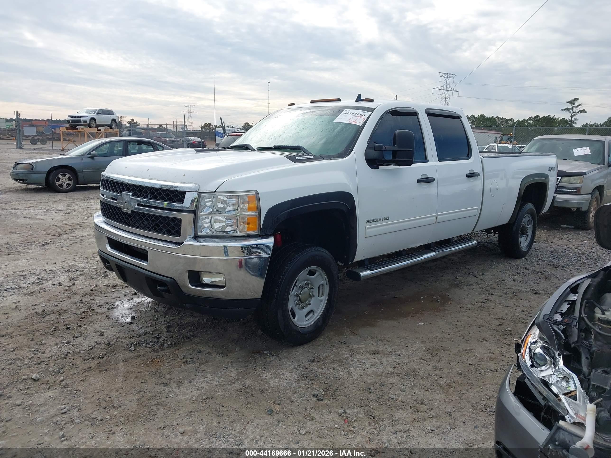 CHEVROLET SILVERADO image 2