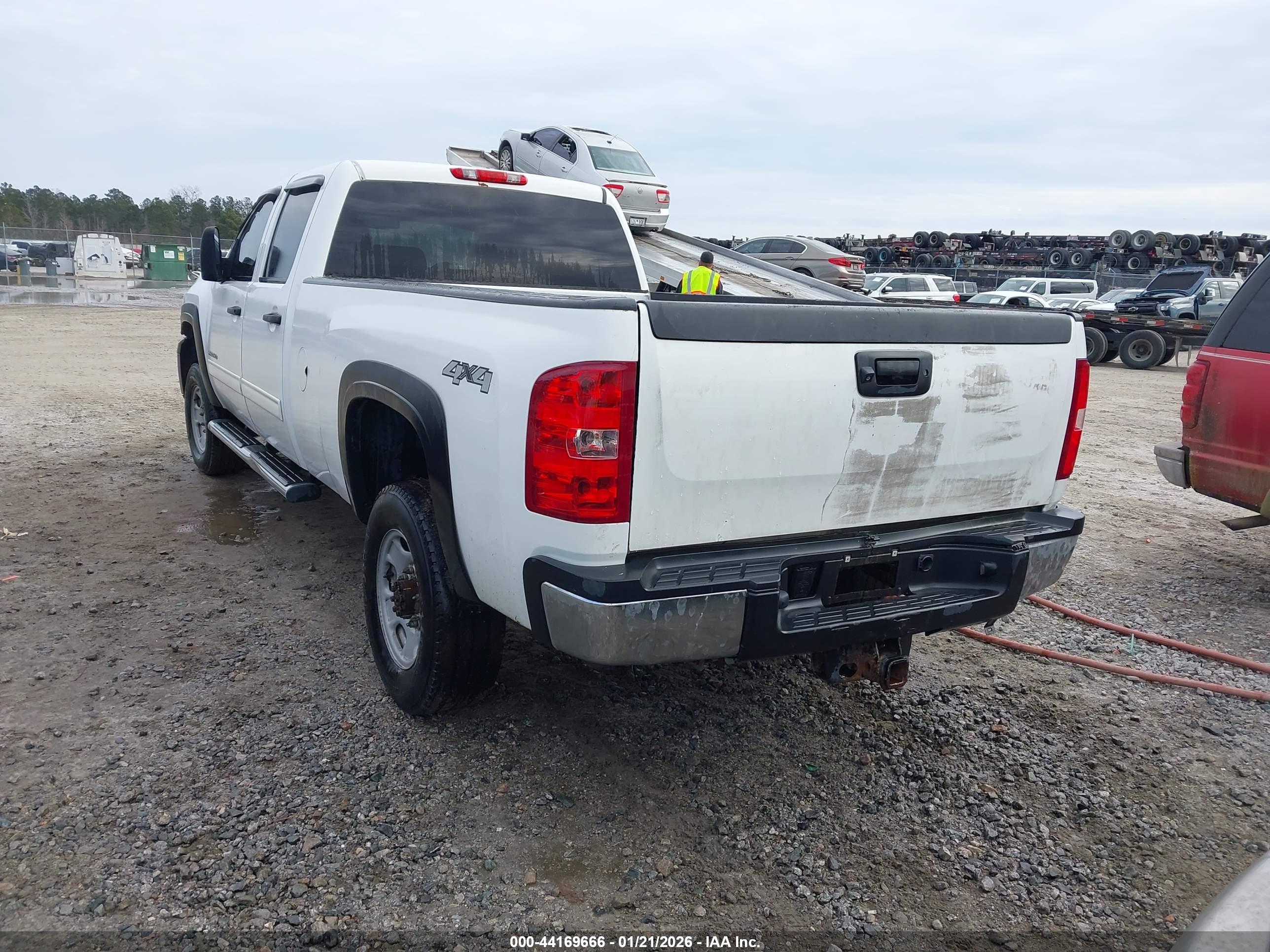 CHEVROLET SILVERADO image 3