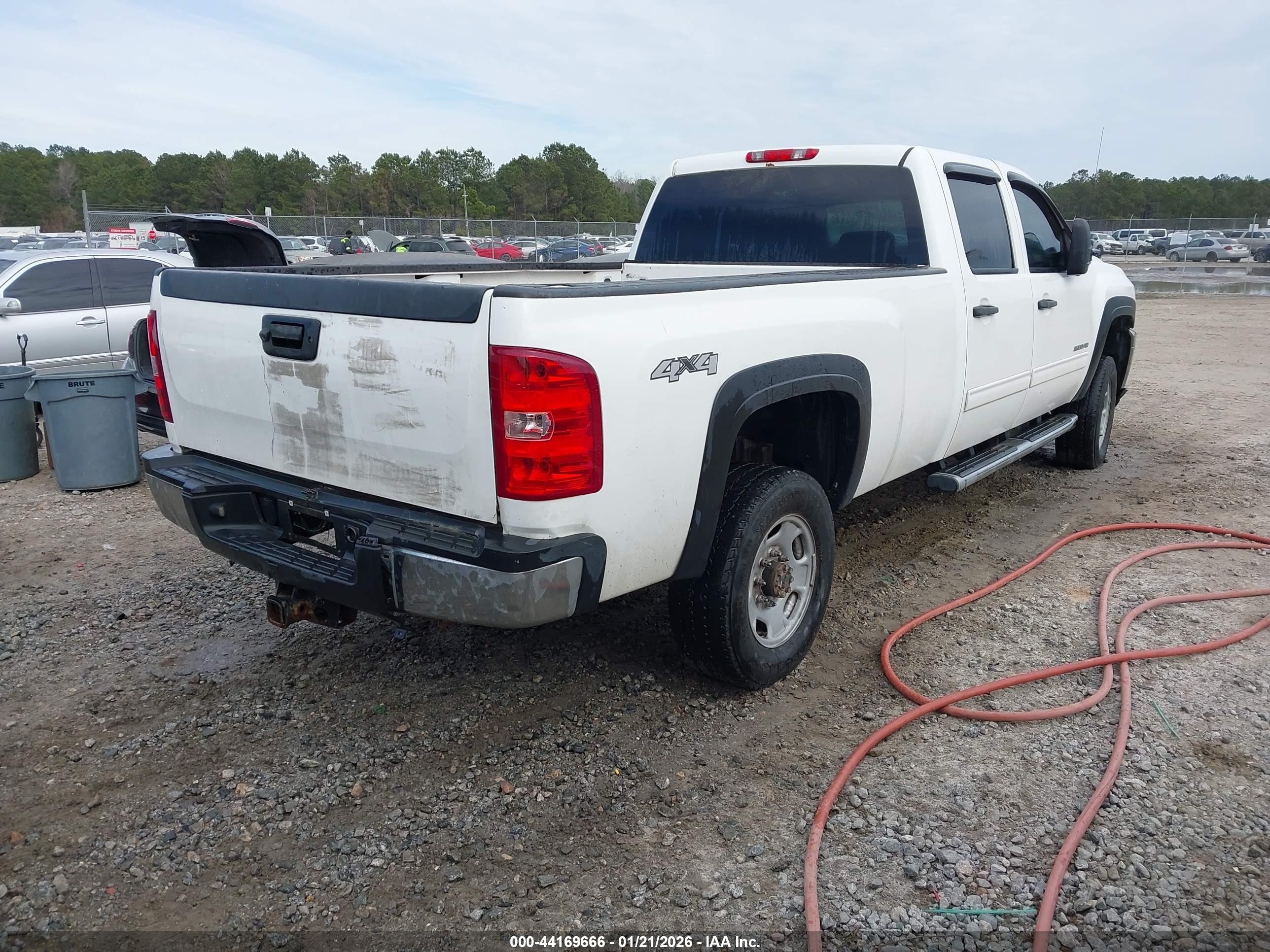 CHEVROLET SILVERADO image 4