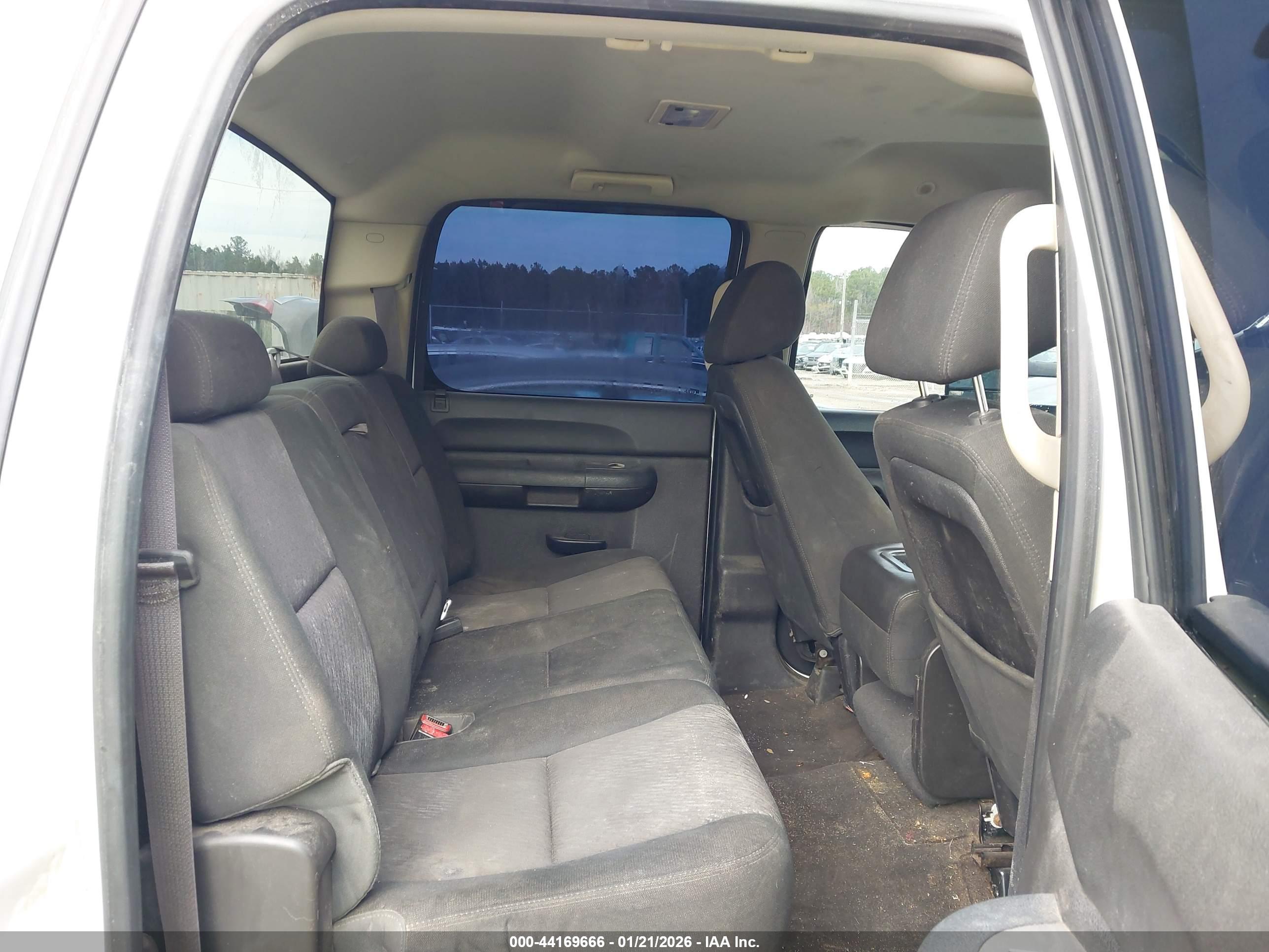 CHEVROLET SILVERADO image 7