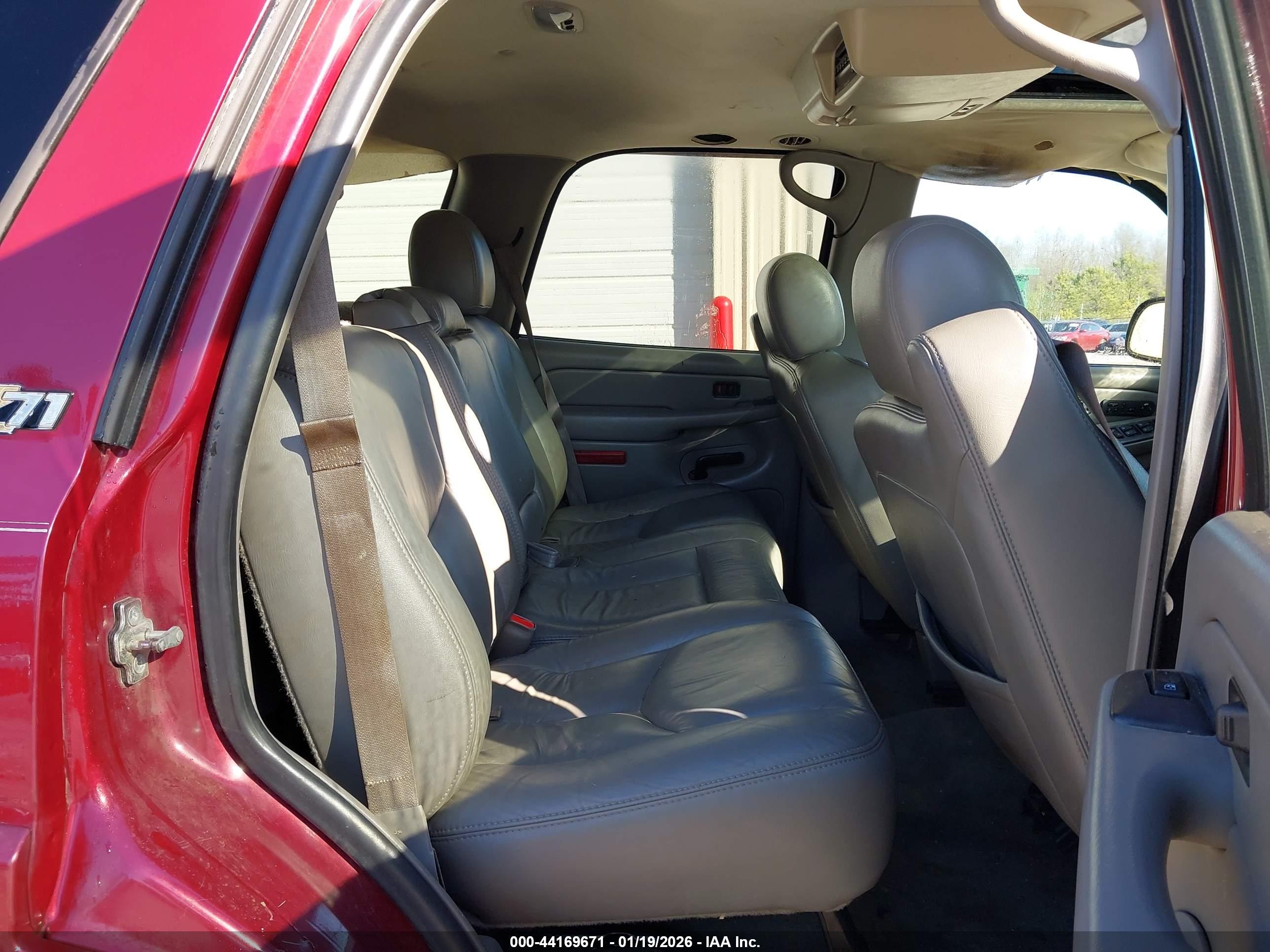 CHEVROLET TAHOE image 8