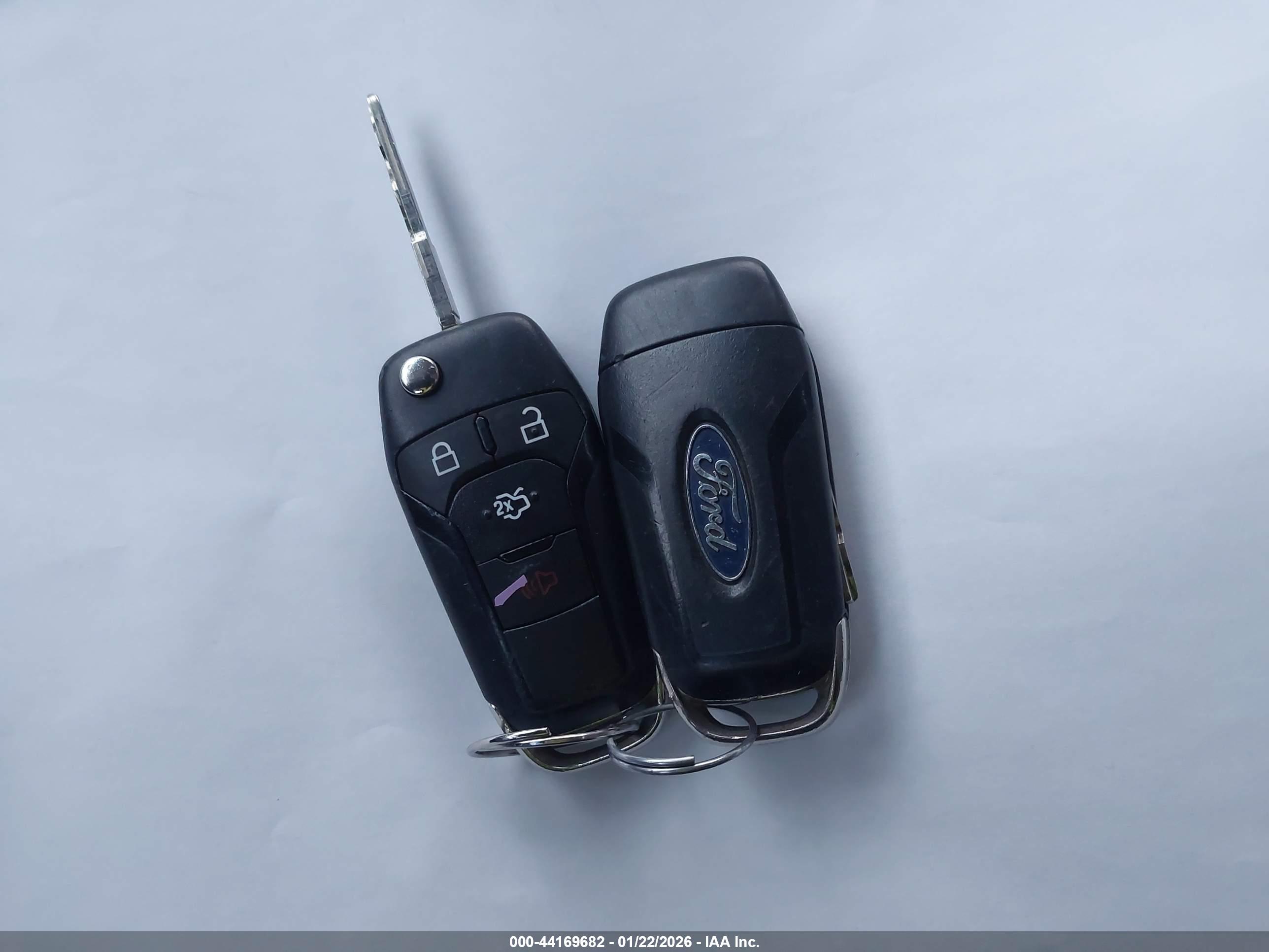 FORD FUSION image 11