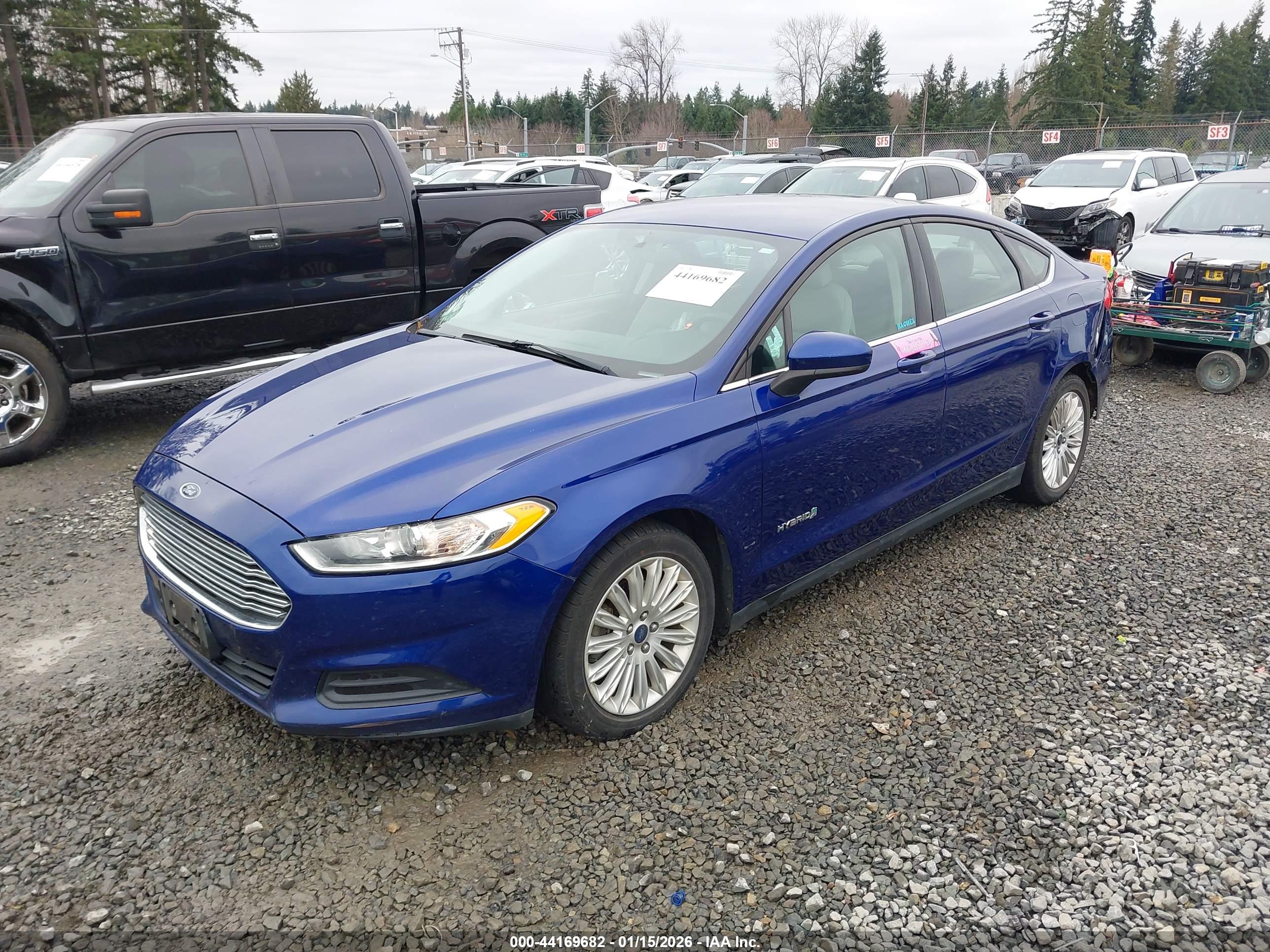 FORD FUSION image 2