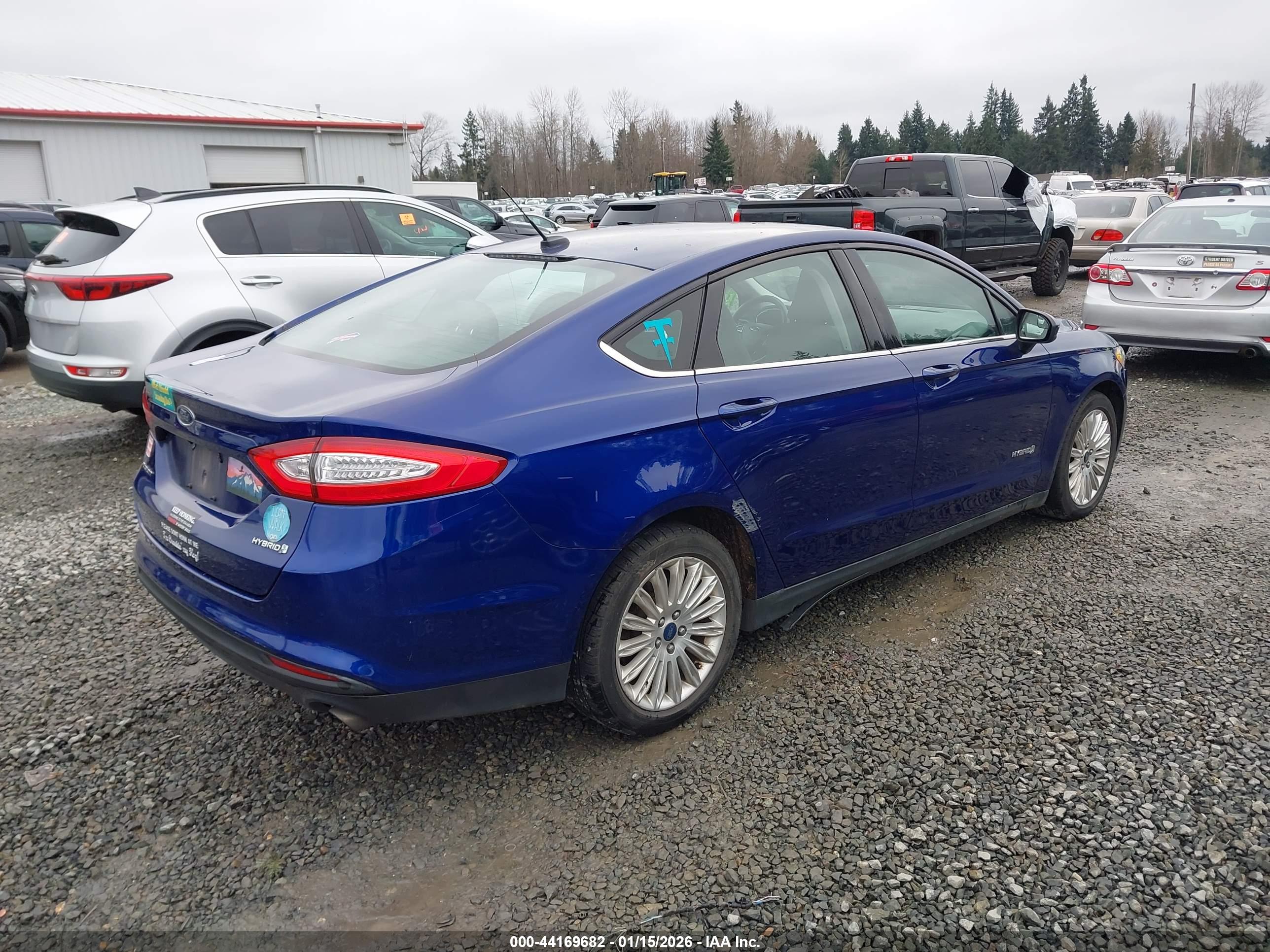 FORD FUSION image 4