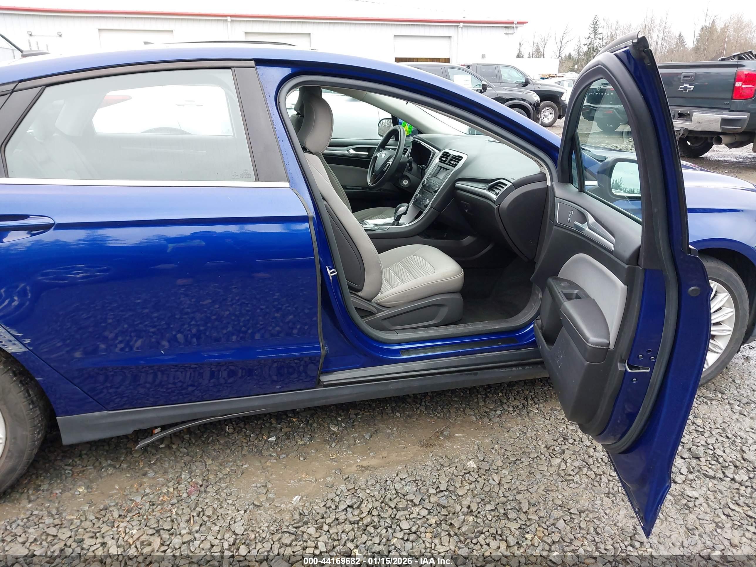 FORD FUSION image 5