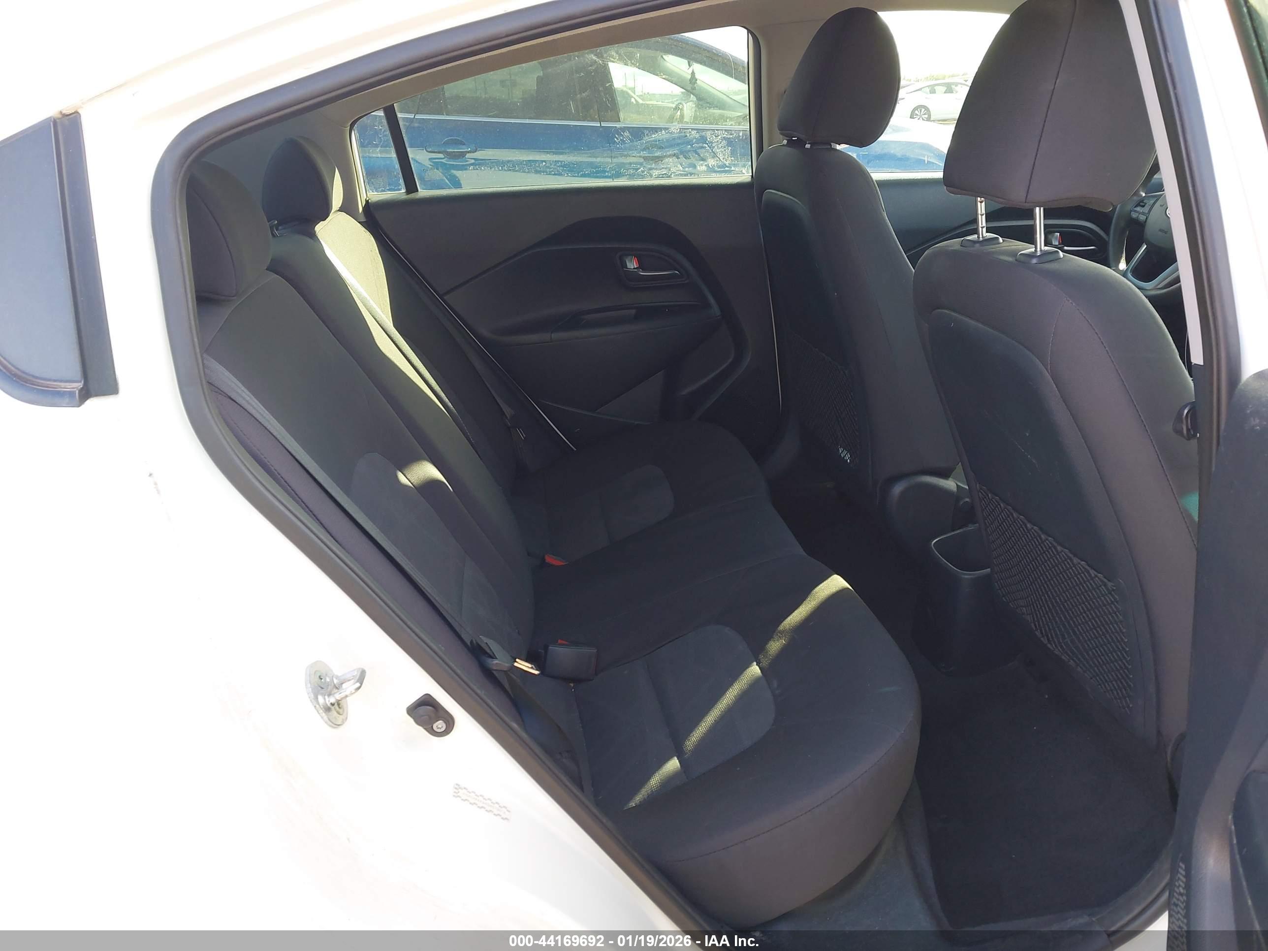 KIA RIO image 8