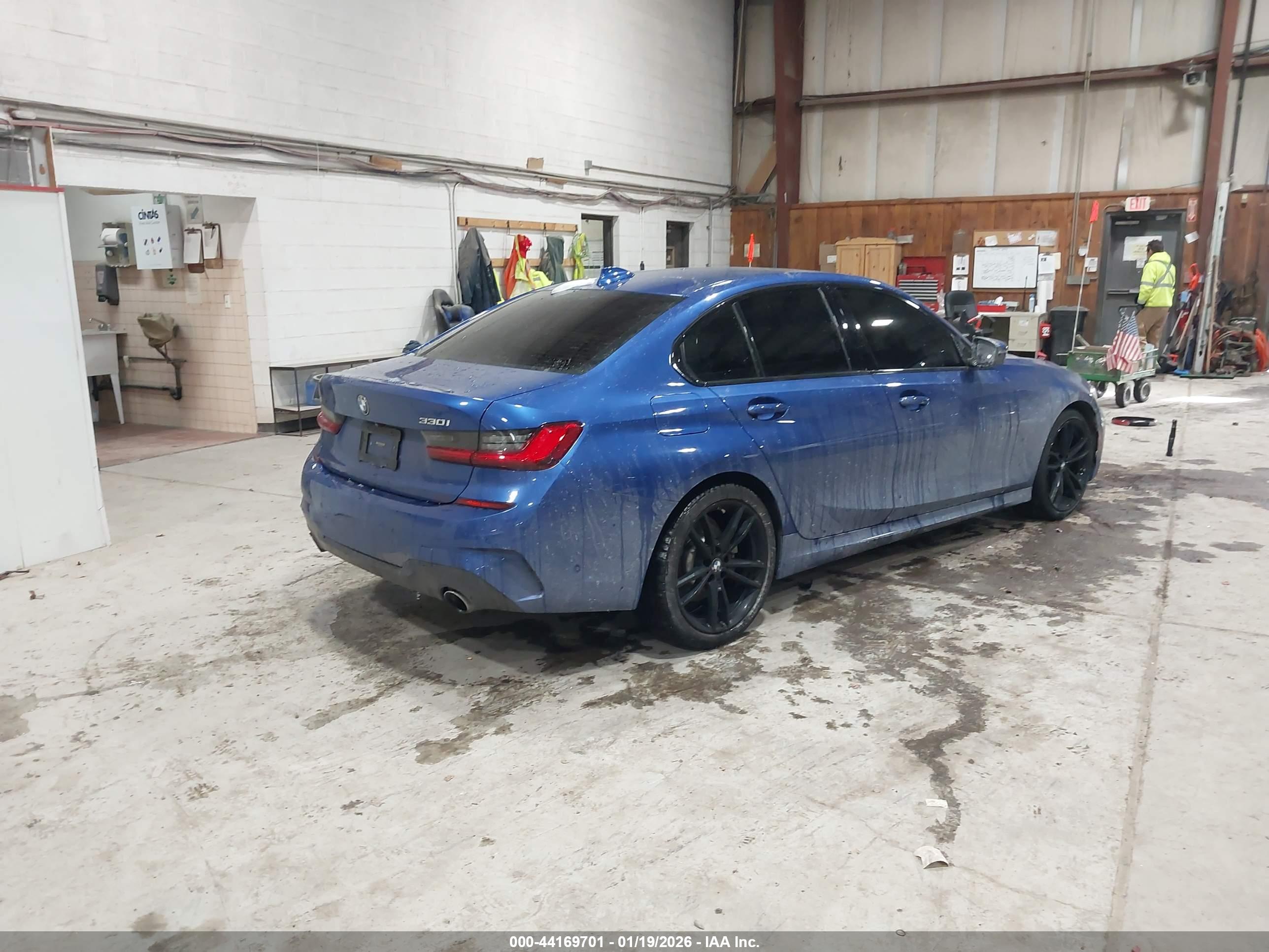 BMW 330I image 4
