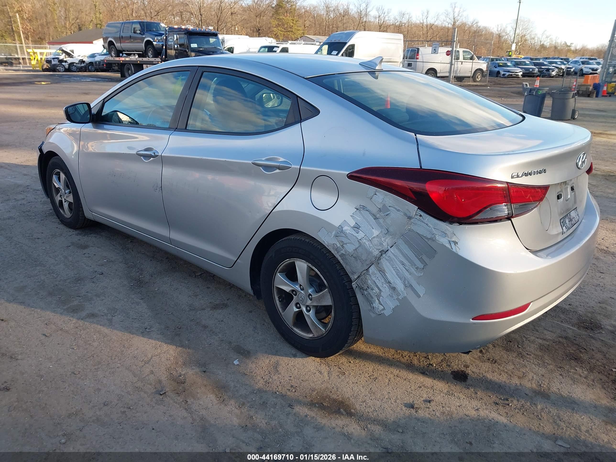 HYUNDAI ELANTRA image 3