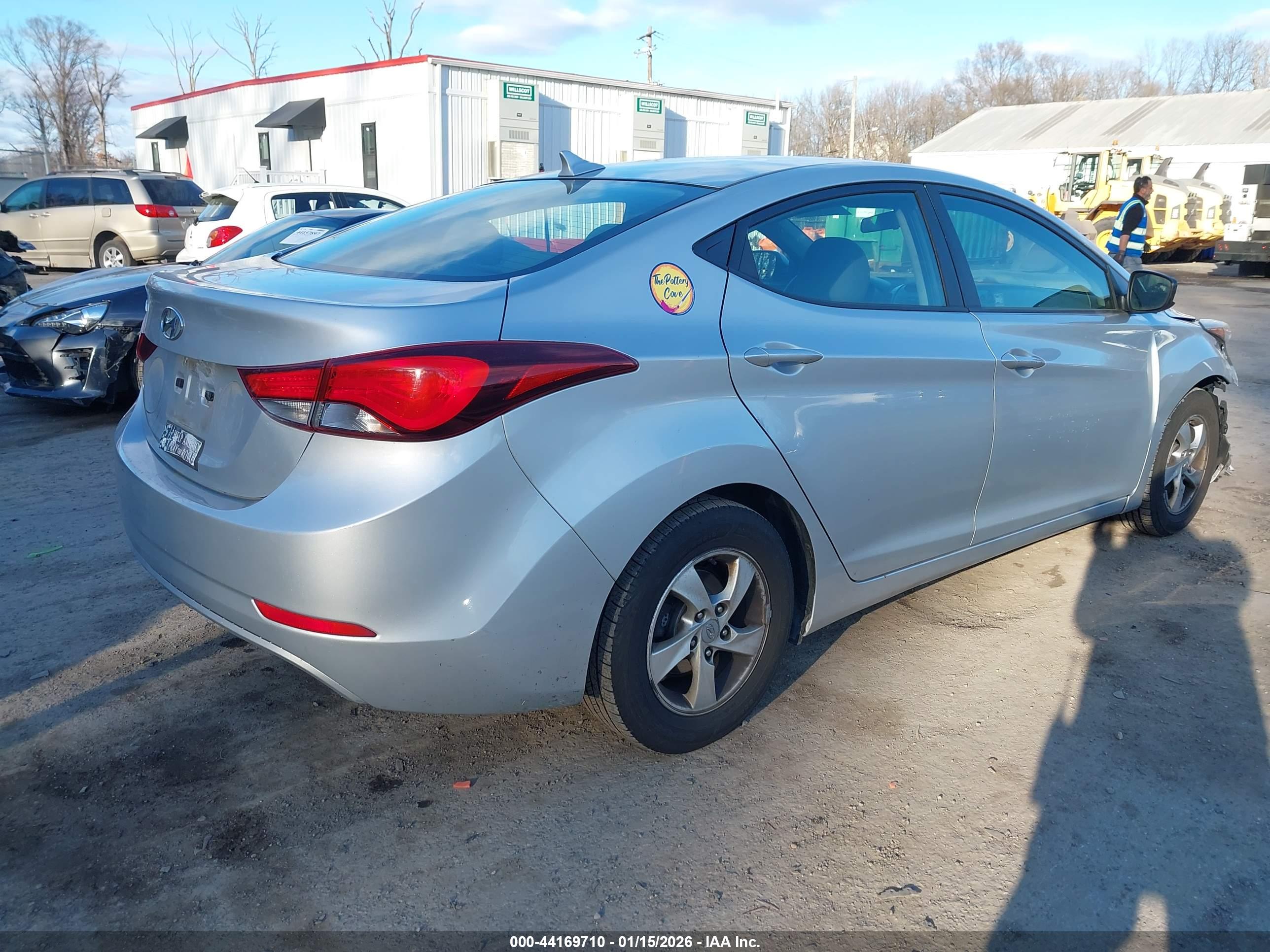 HYUNDAI ELANTRA image 4