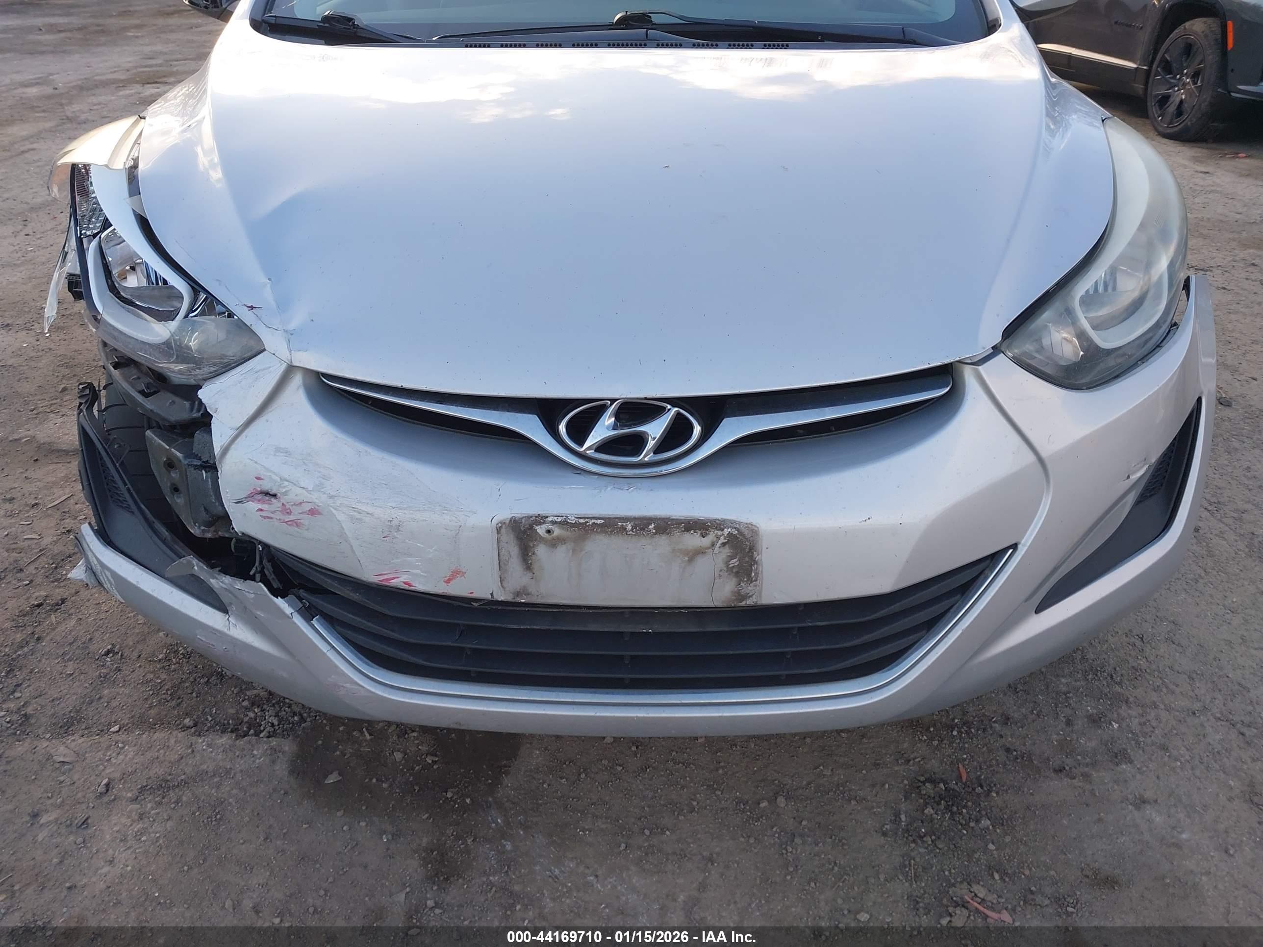 HYUNDAI ELANTRA image 6