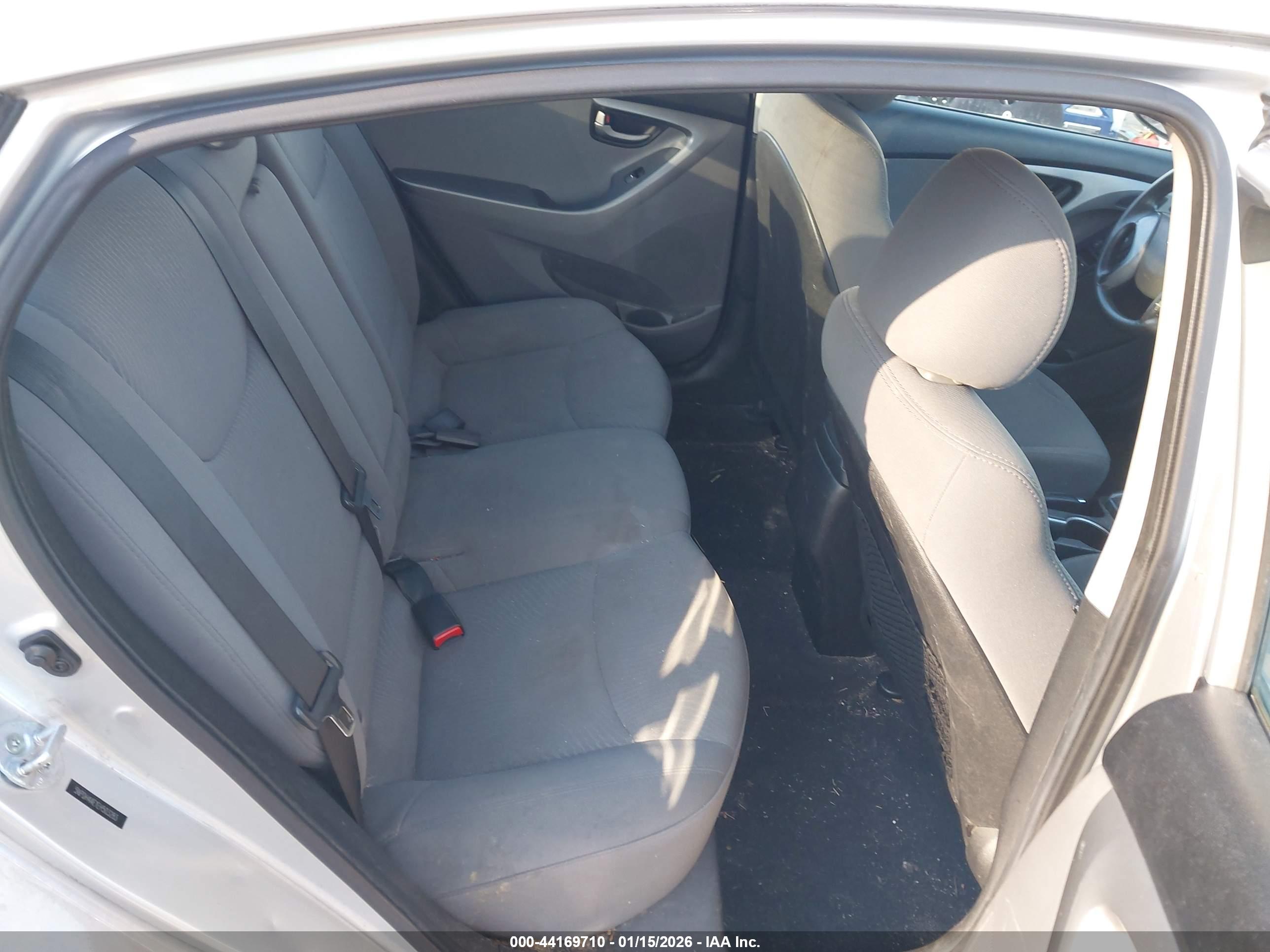 HYUNDAI ELANTRA image 8