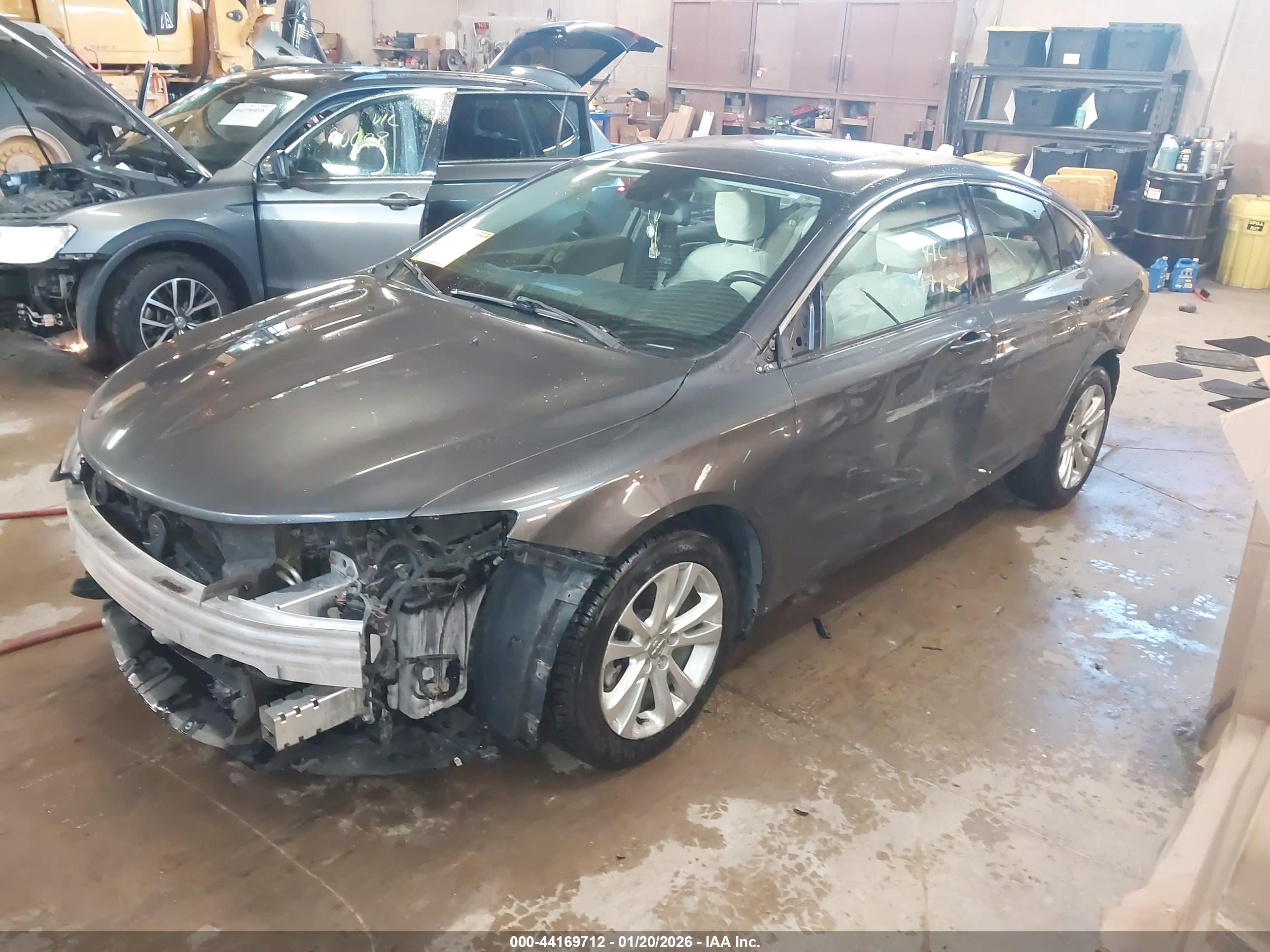 CHRYSLER 200 image 2