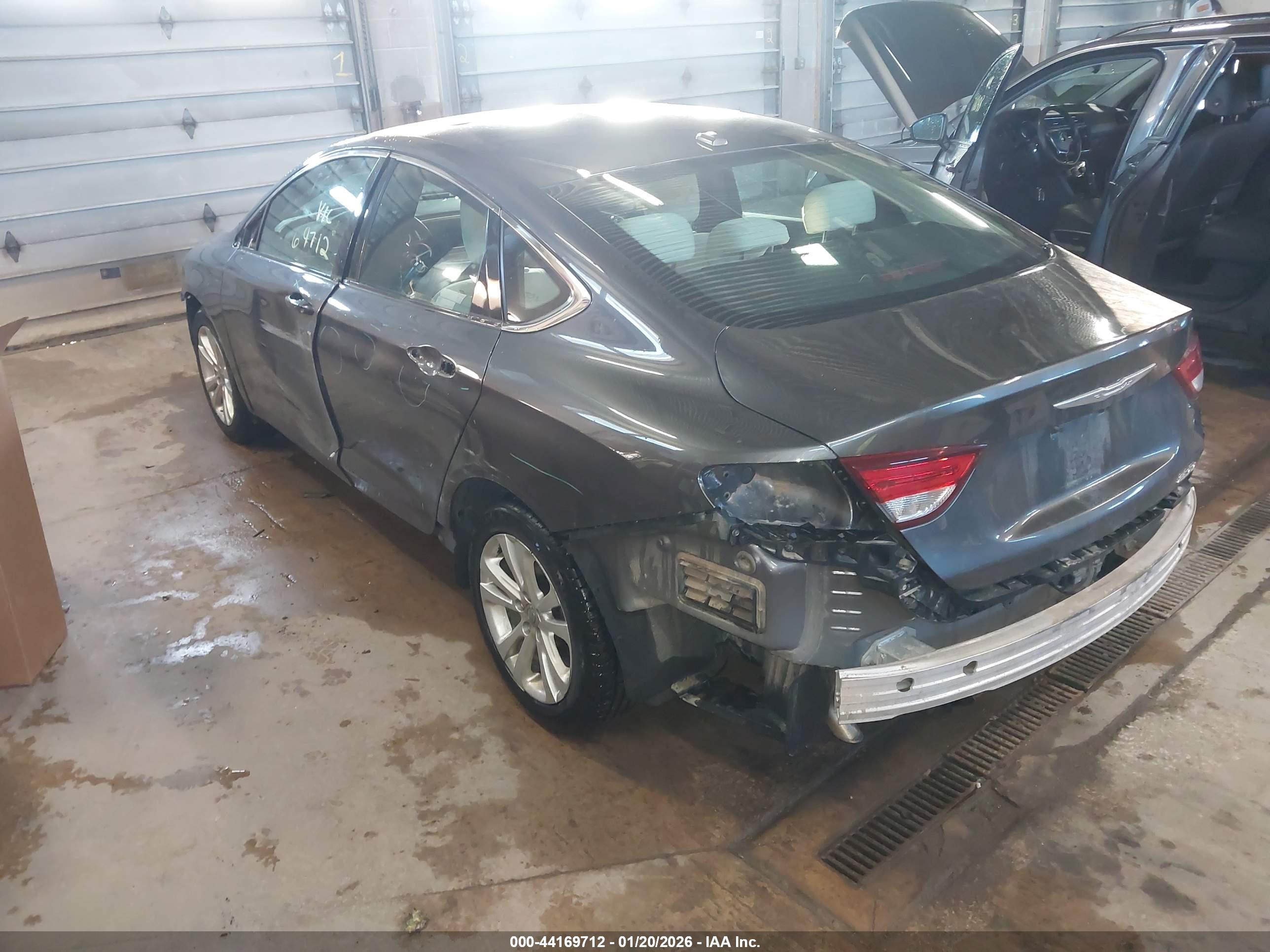 CHRYSLER 200 image 3