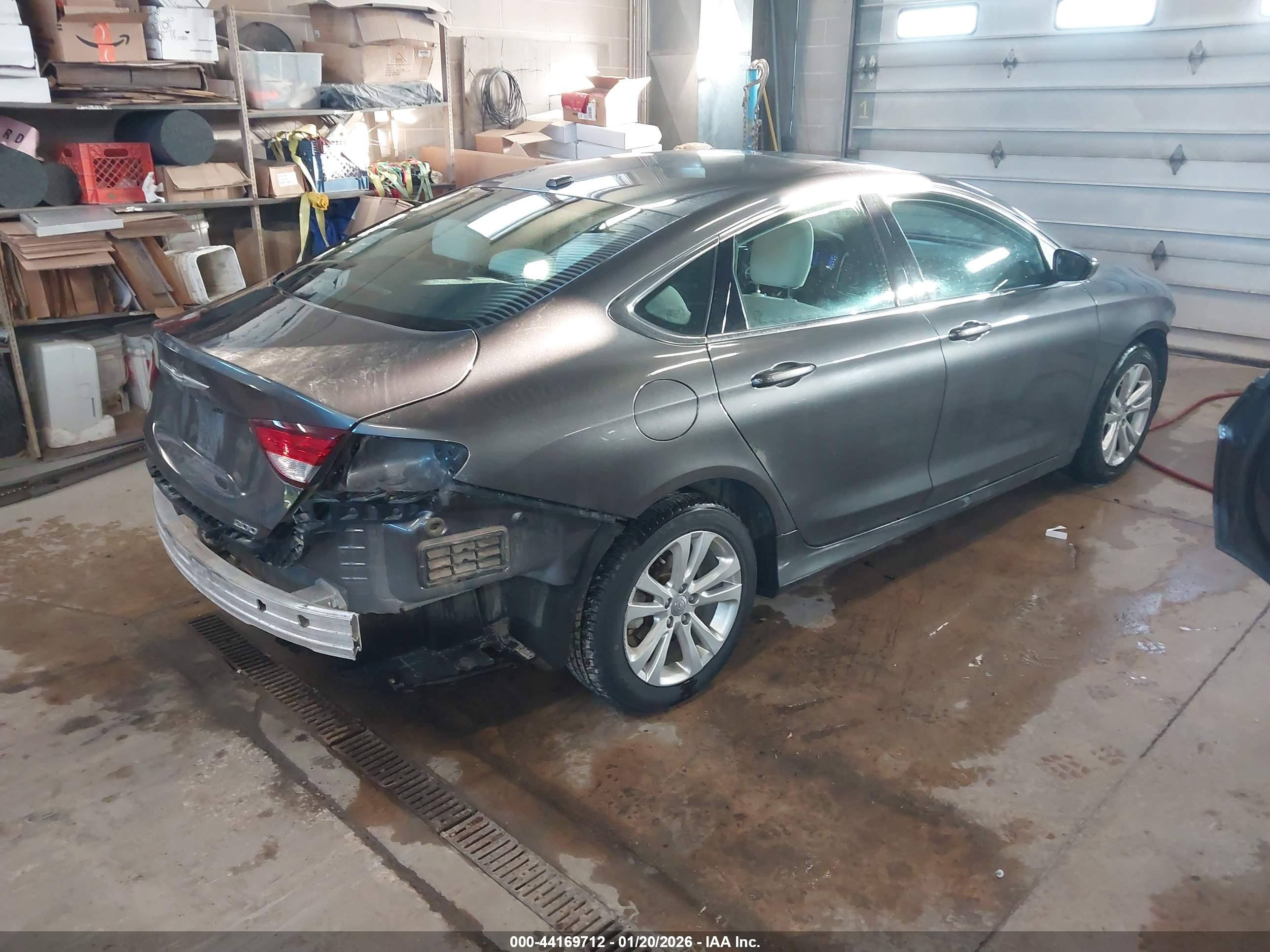 CHRYSLER 200 image 4
