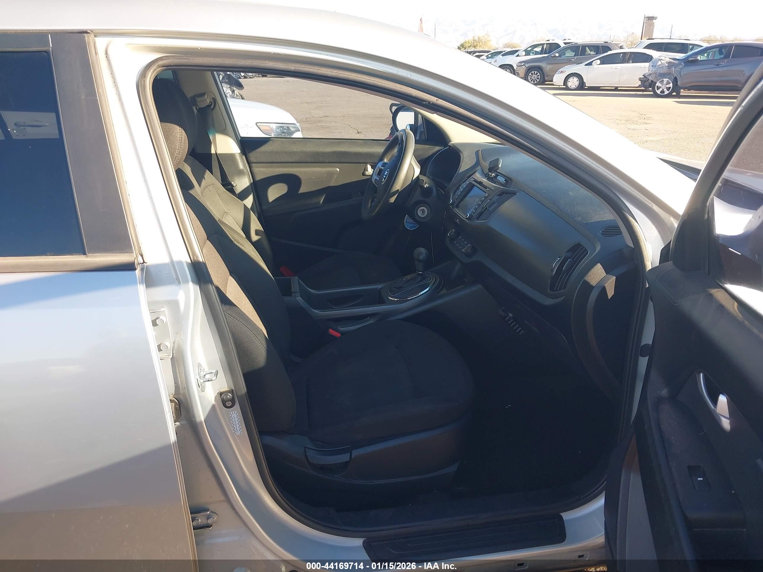 KIA SPORTAGE image 5