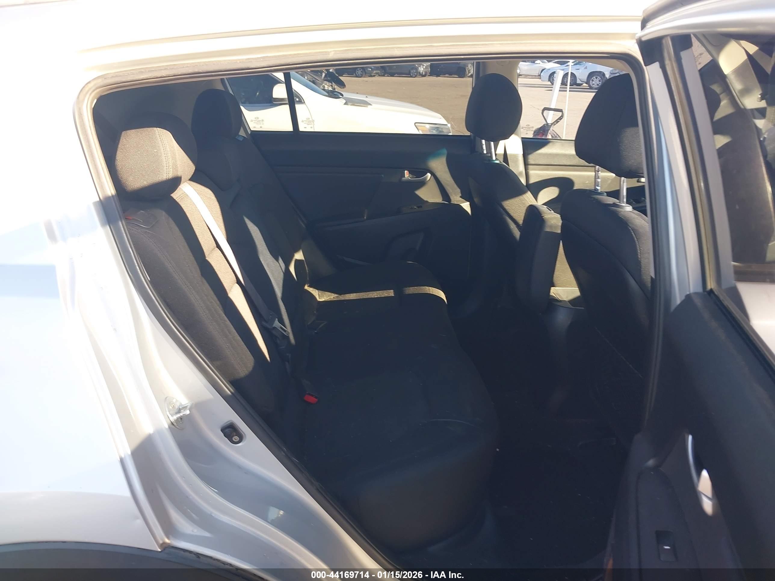 KIA SPORTAGE image 8